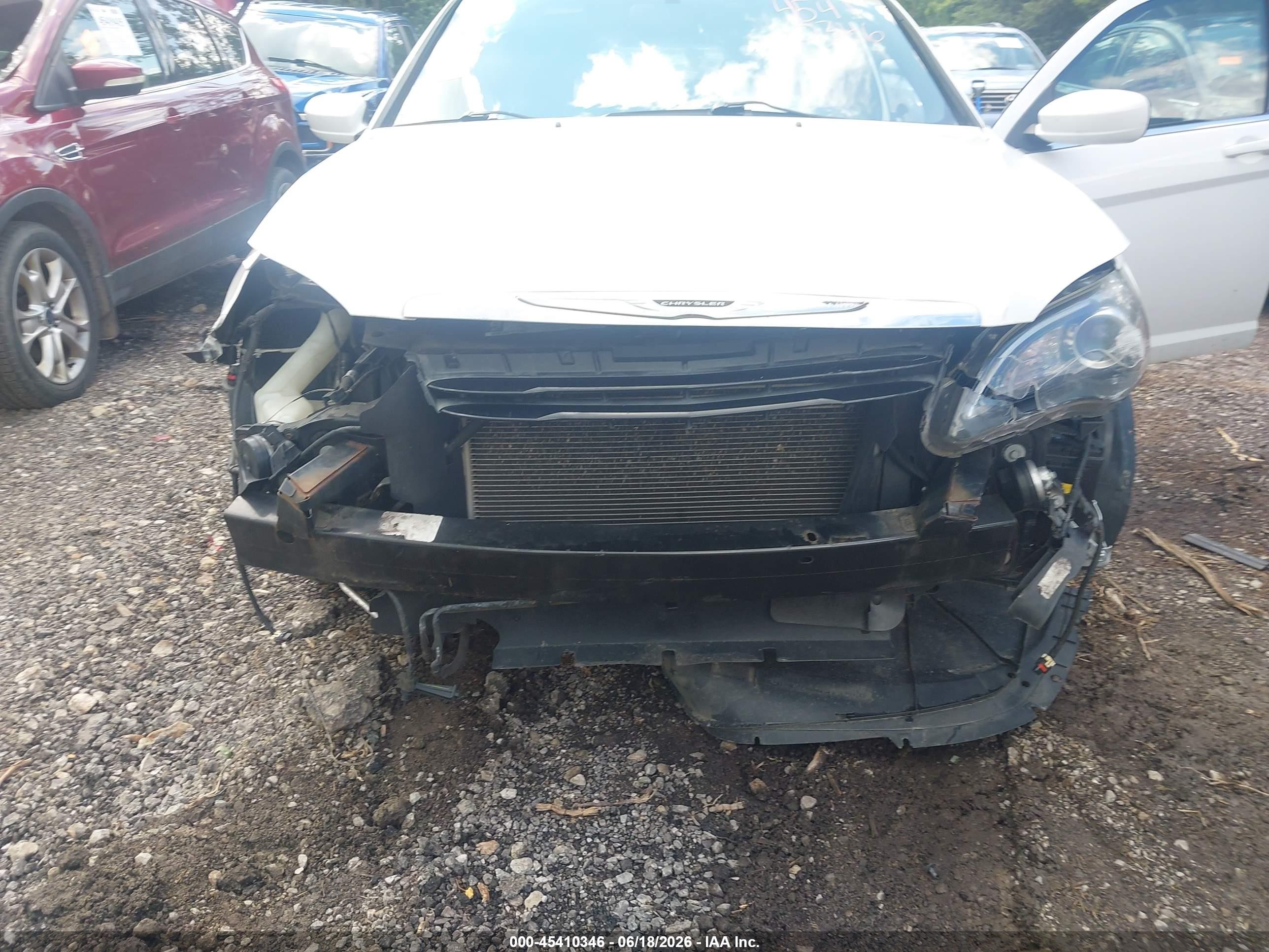 2013 Chrysler 200 Touring White vin: 1C3CCBBB6DN543087