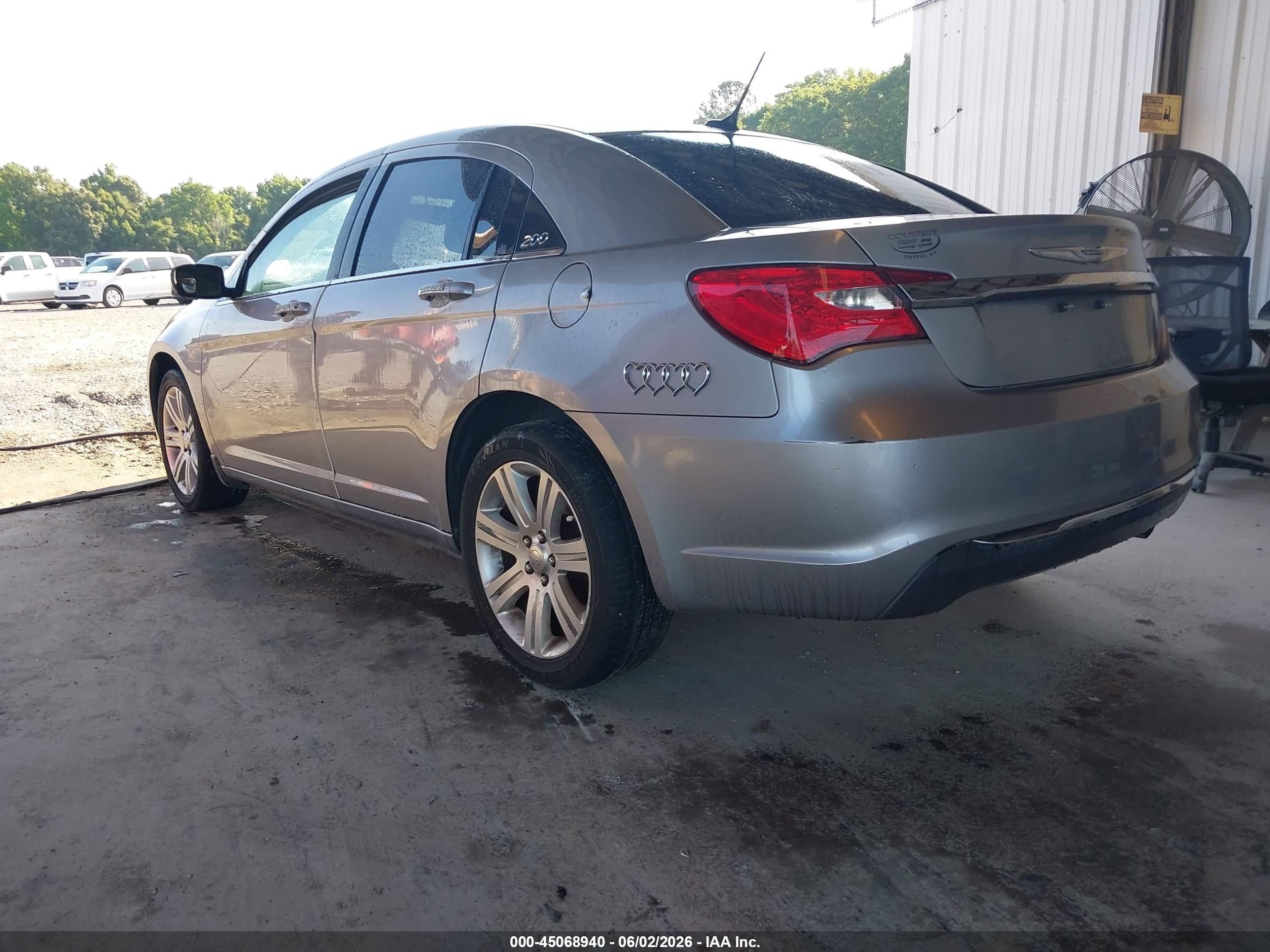 2013 Chrysler 200 Touring Серебряный vin: 1C3CCBBB6DN587929