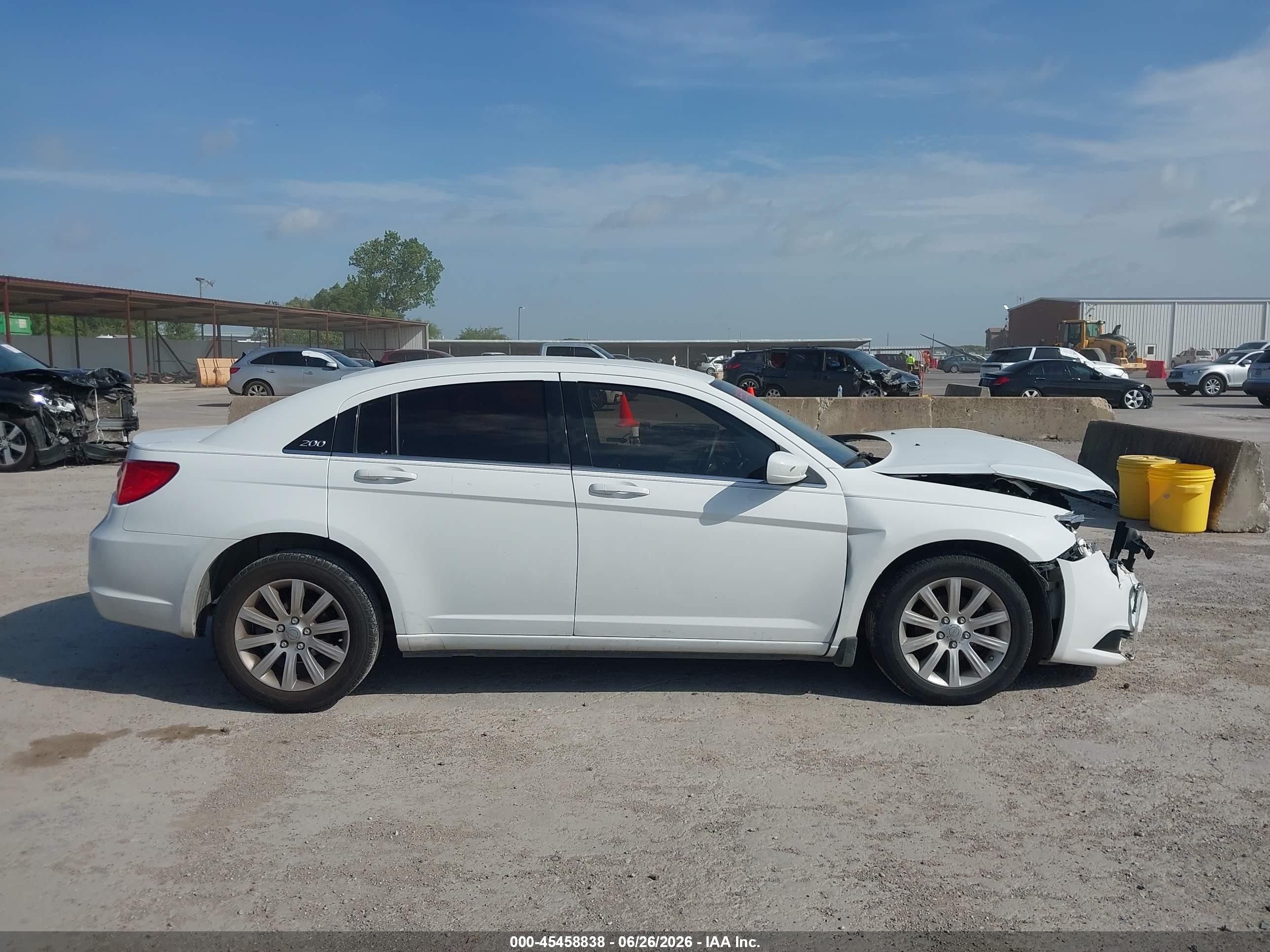 2013 Chrysler 200 Touring White vin: 1C3CCBBB6DN629208