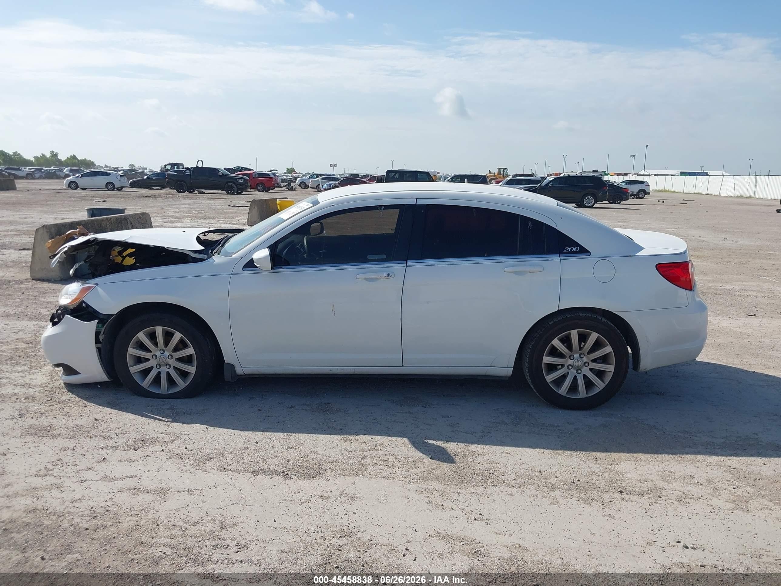 2013 Chrysler 200 Touring White vin: 1C3CCBBB6DN629208