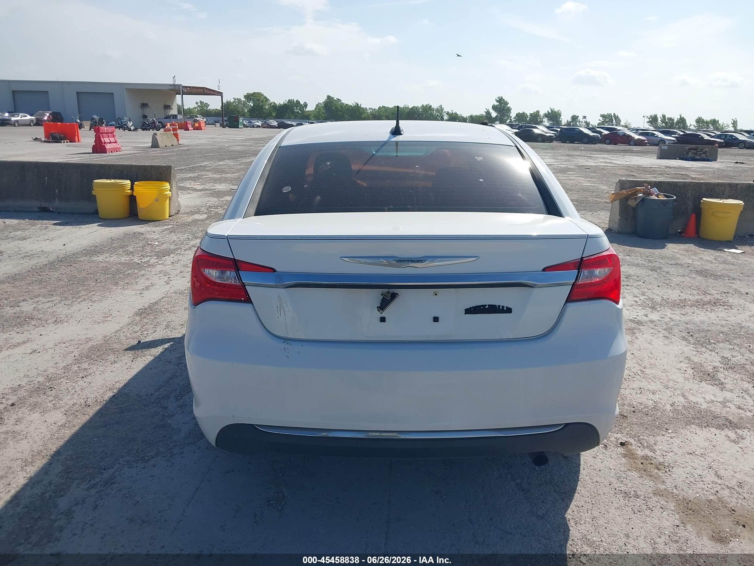 2013 Chrysler 200 Touring White vin: 1C3CCBBB6DN629208