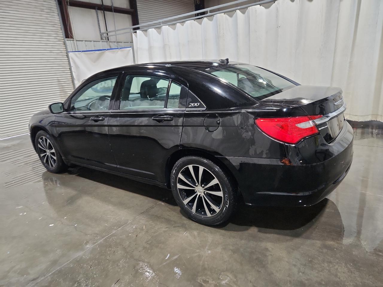 2013 Chrysler 200 Touring Black vin: 1C3CCBBB6DN651290 Damage: Left Qtr Panel, Dent(S) W/No Paint Dmg, 8 To 9 Inches