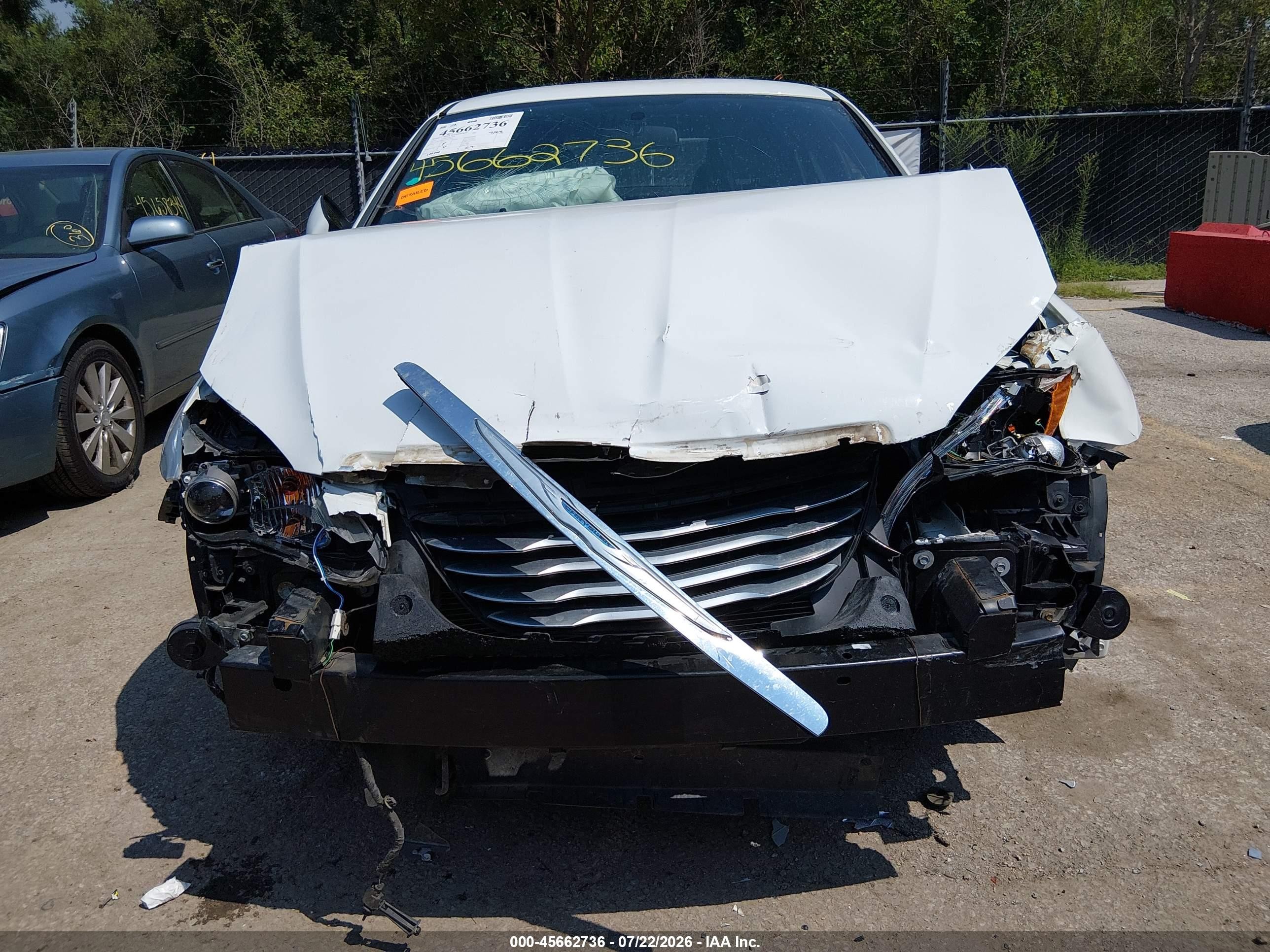 2012 Chrysler 200 Touring White vin: 1C3CCBBB7CN210427