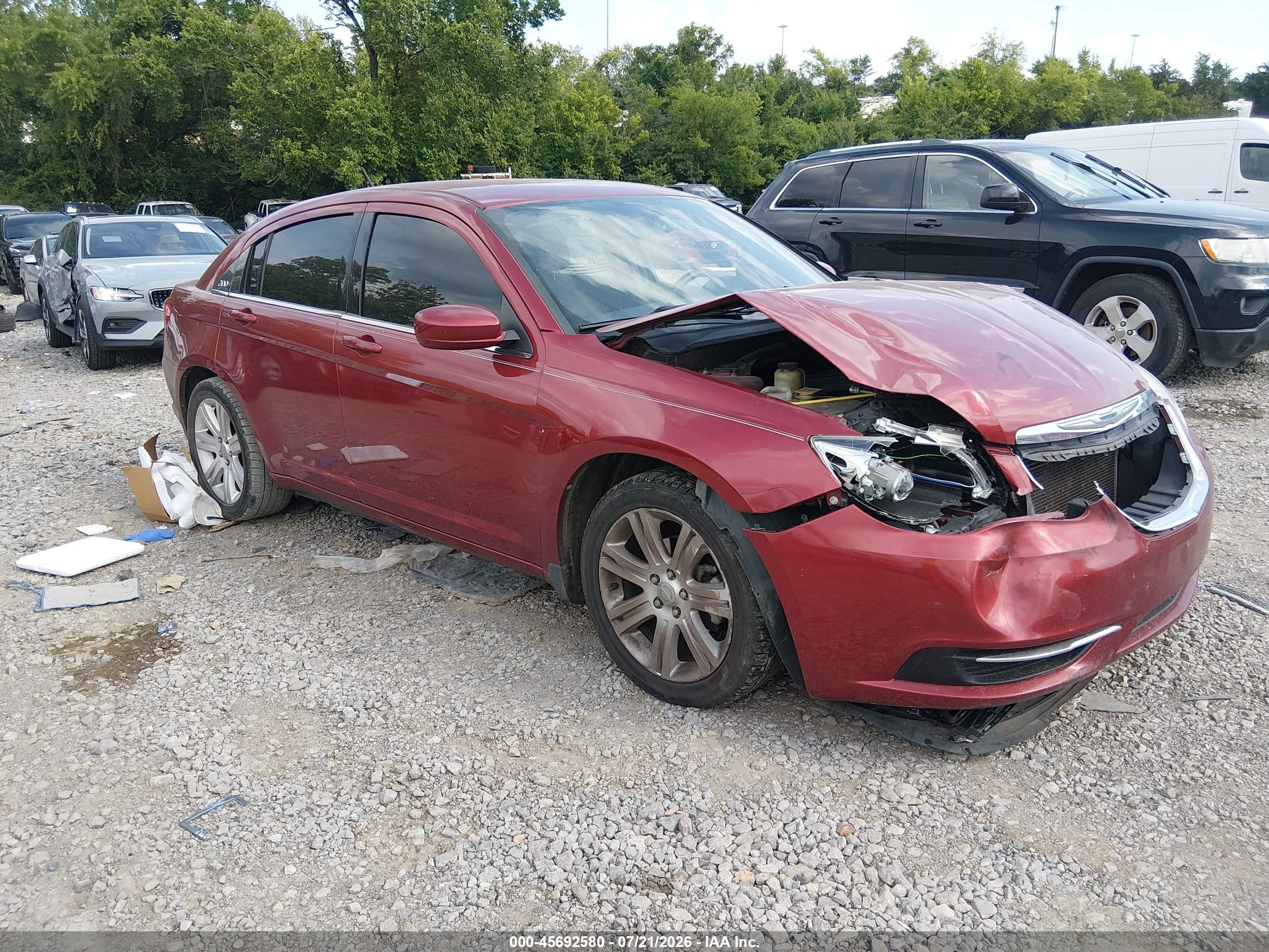 2013 Chrysler 200 Touring Красный vin: 1C3CCBBB7DN633428