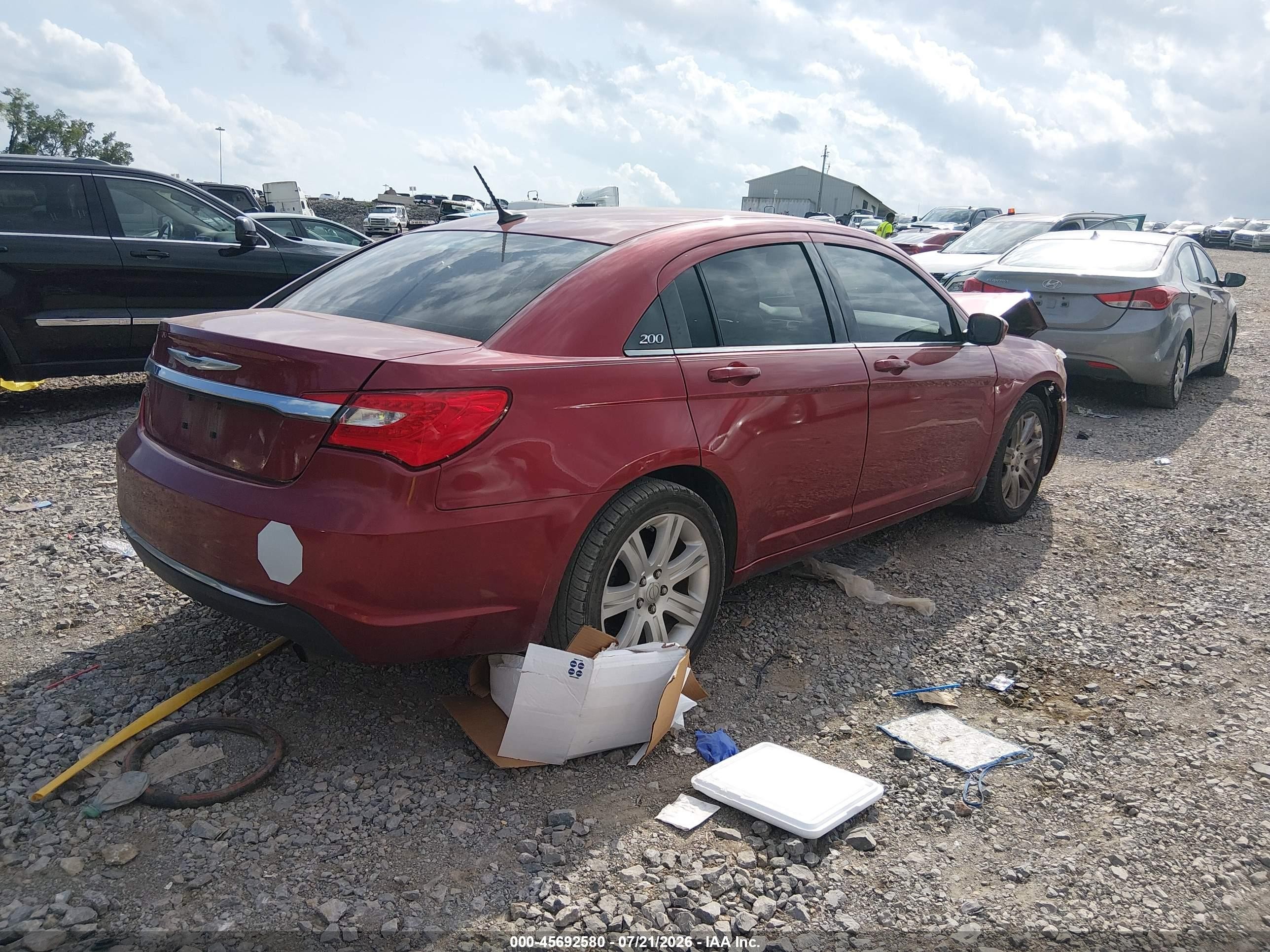 2013 Chrysler 200 Touring Red vin: 1C3CCBBB7DN633428