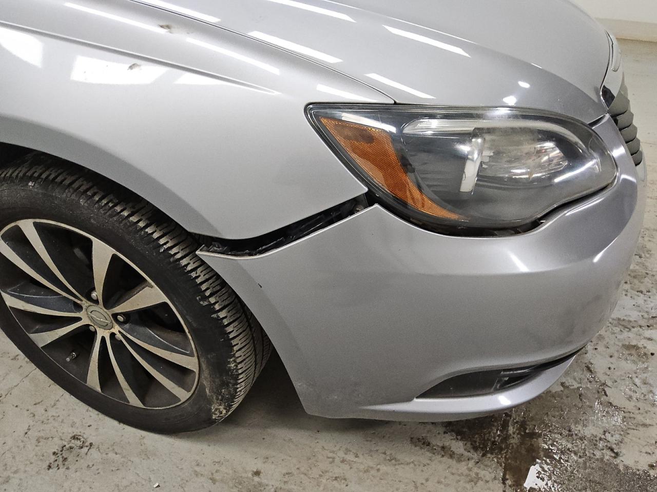 2013 Chrysler 200 Touring Silver vin: 1C3CCBBB8DN516019 Damage: Right Head Lamp, Faded, Repair Required