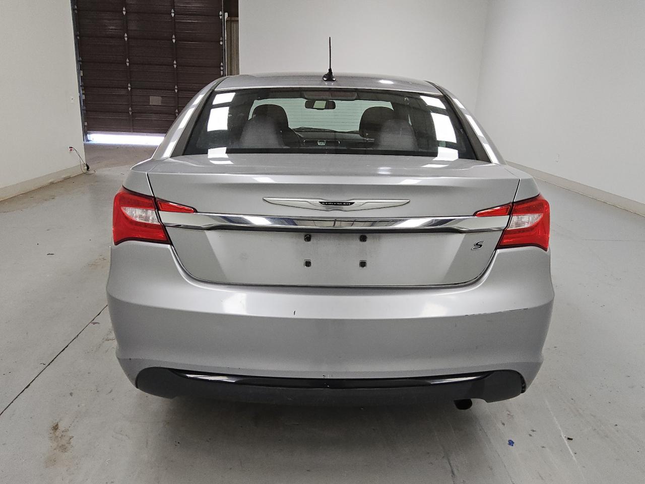 2013 Chrysler 200 Touring Silver vin: 1C3CCBBB8DN516019 Damage: Rear Bumper, Chipped, 4