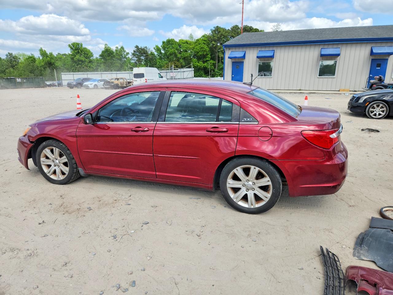 2013 Chrysler 200 Touring Burgundy vin: 1C3CCBBB8DN656510
