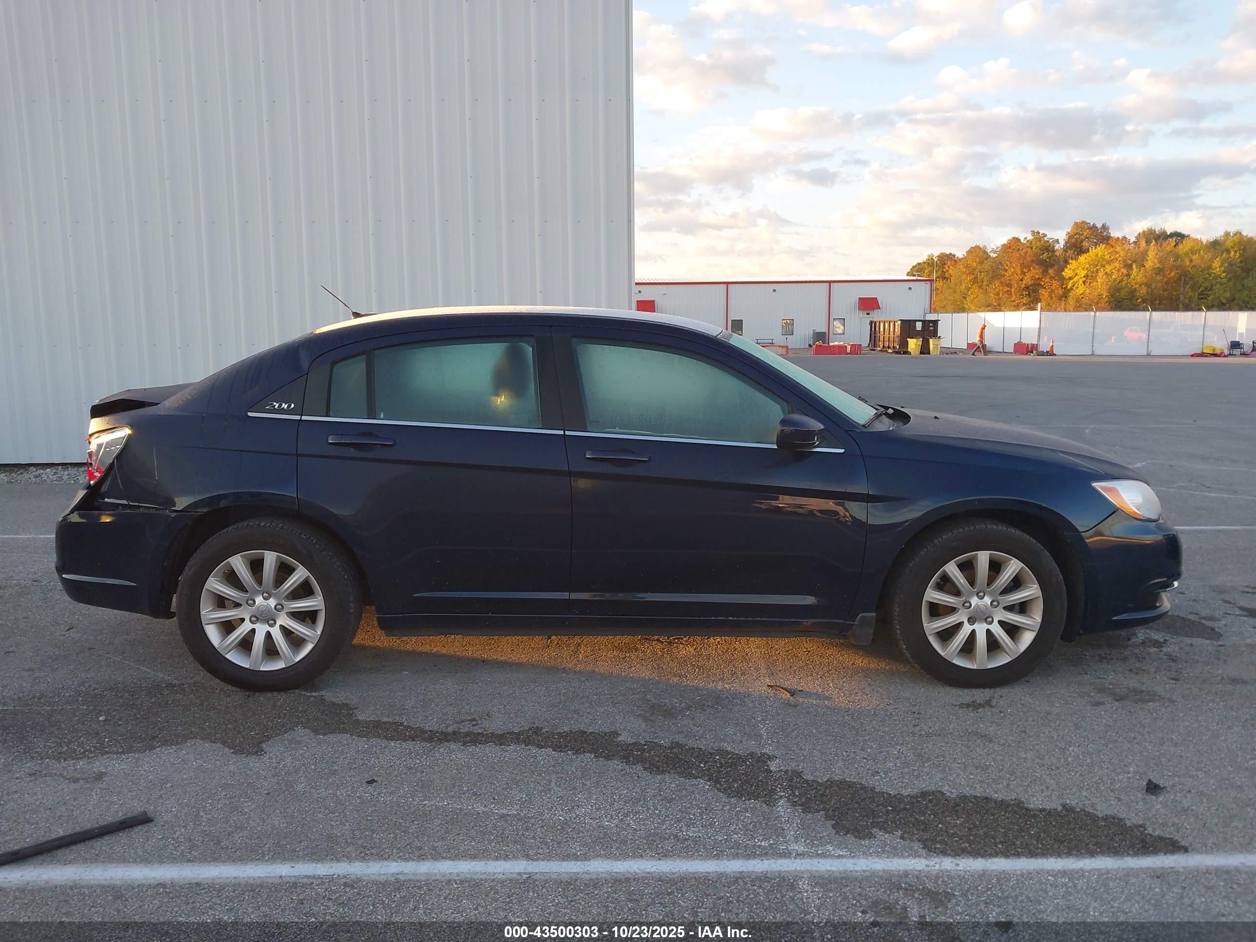 2013 Chrysler 200 Touring Синий vin: 1C3CCBBB8DN688941