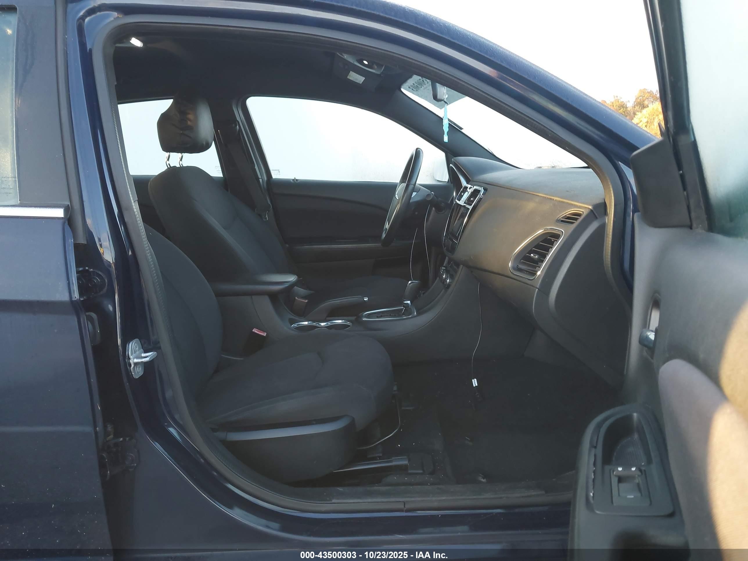 2013 Chrysler 200 Touring Синий vin: 1C3CCBBB8DN688941