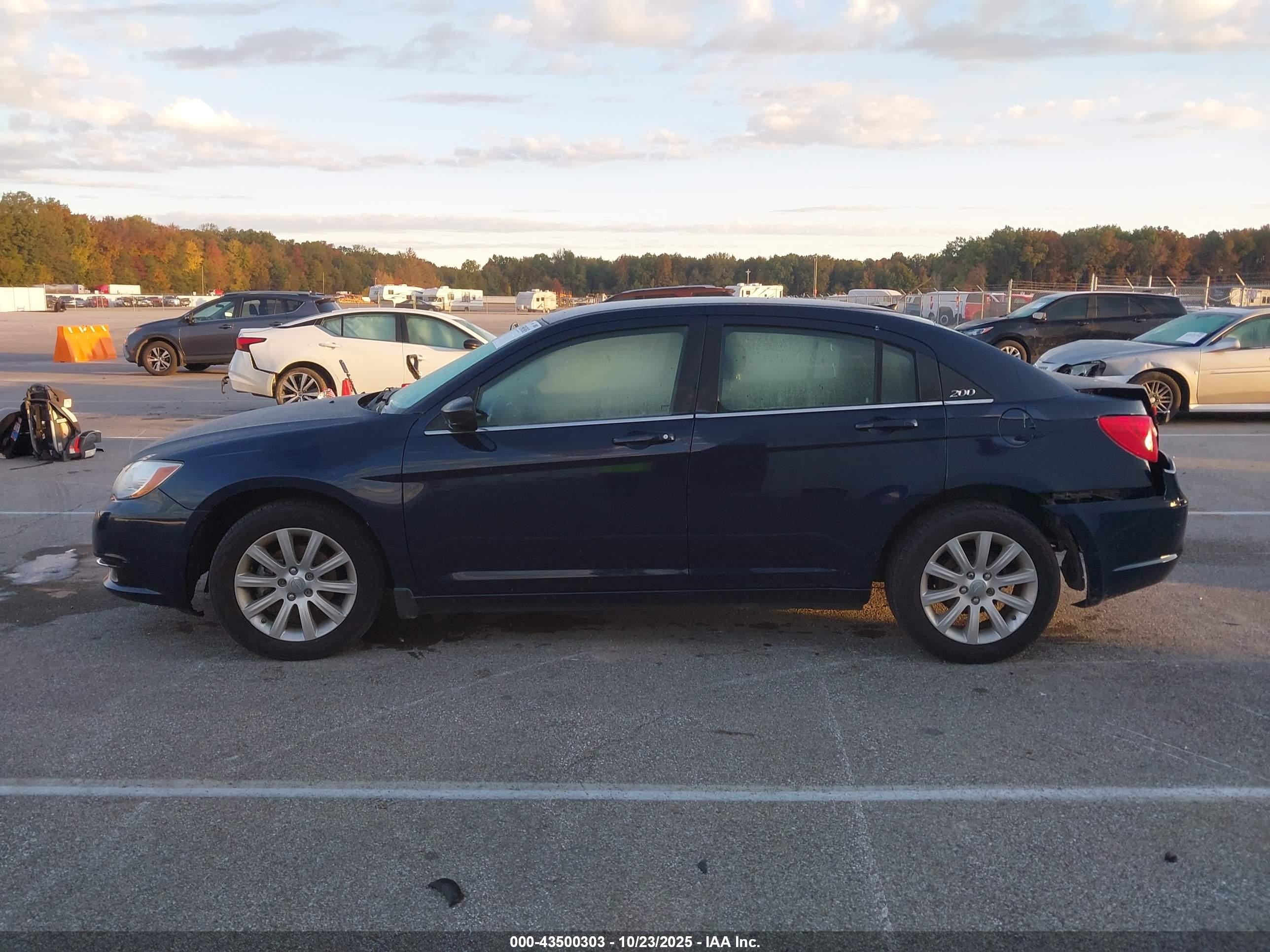 2013 Chrysler 200 Touring Синий vin: 1C3CCBBB8DN688941