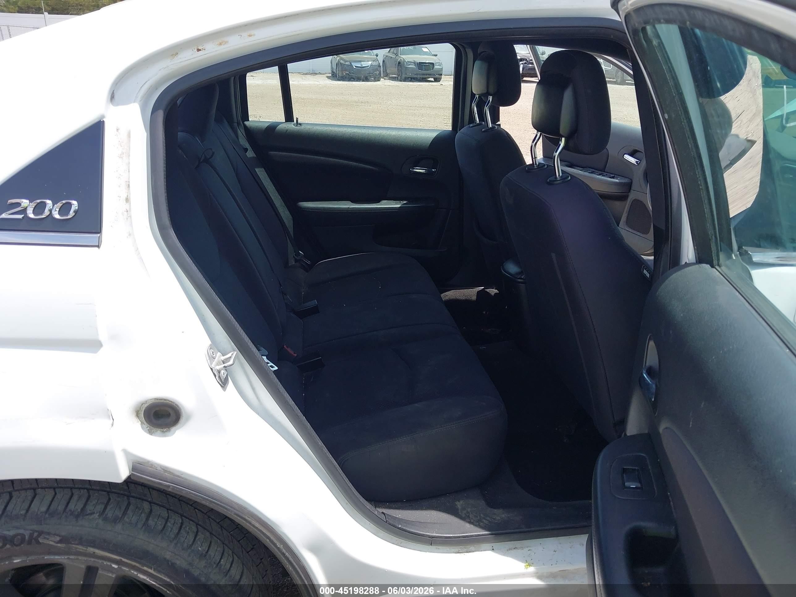 2013 Chrysler 200 Touring White vin: 1C3CCBBB8DN694495