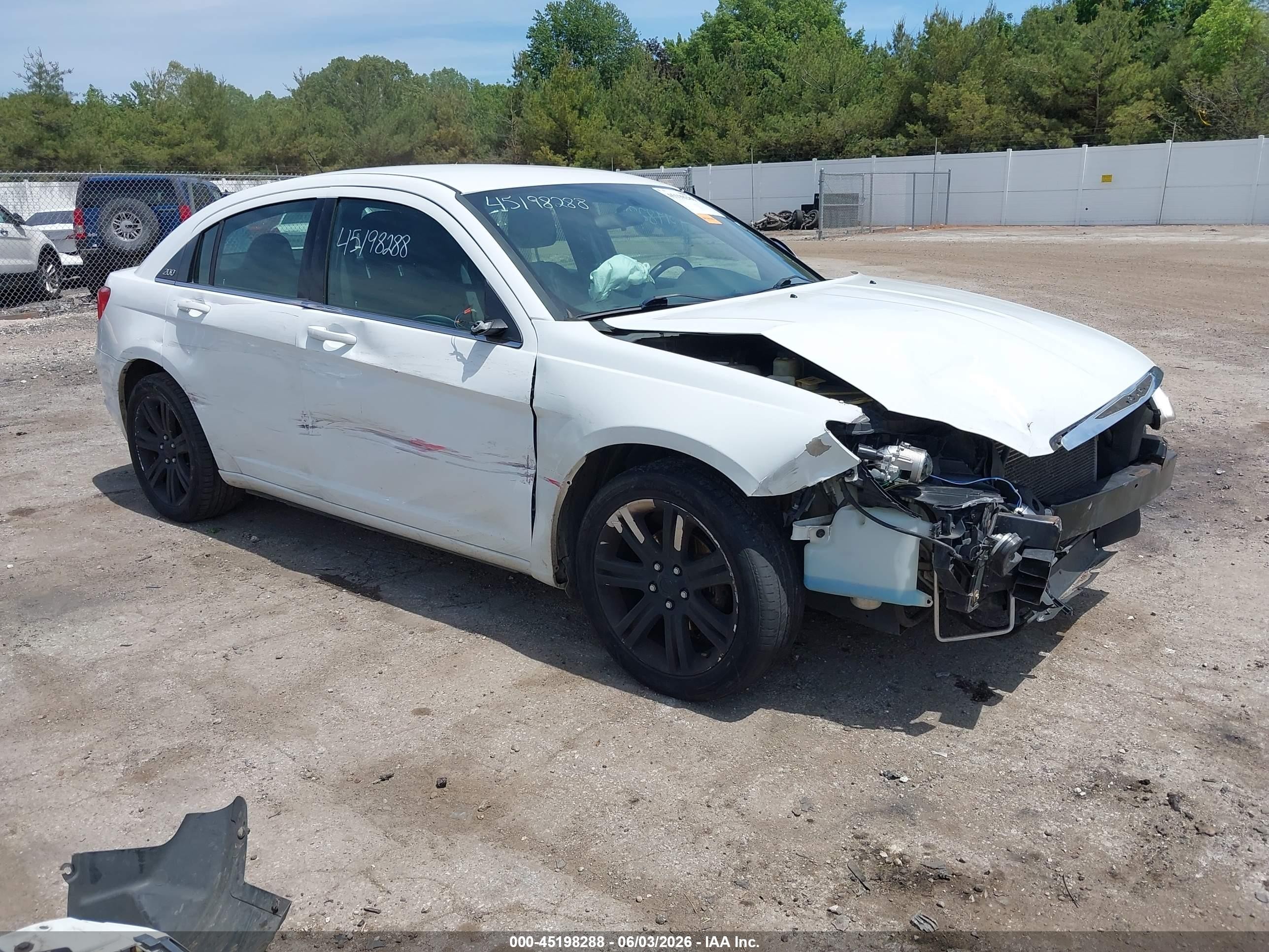 2013 Chrysler 200 Touring White vin: 1C3CCBBB8DN694495