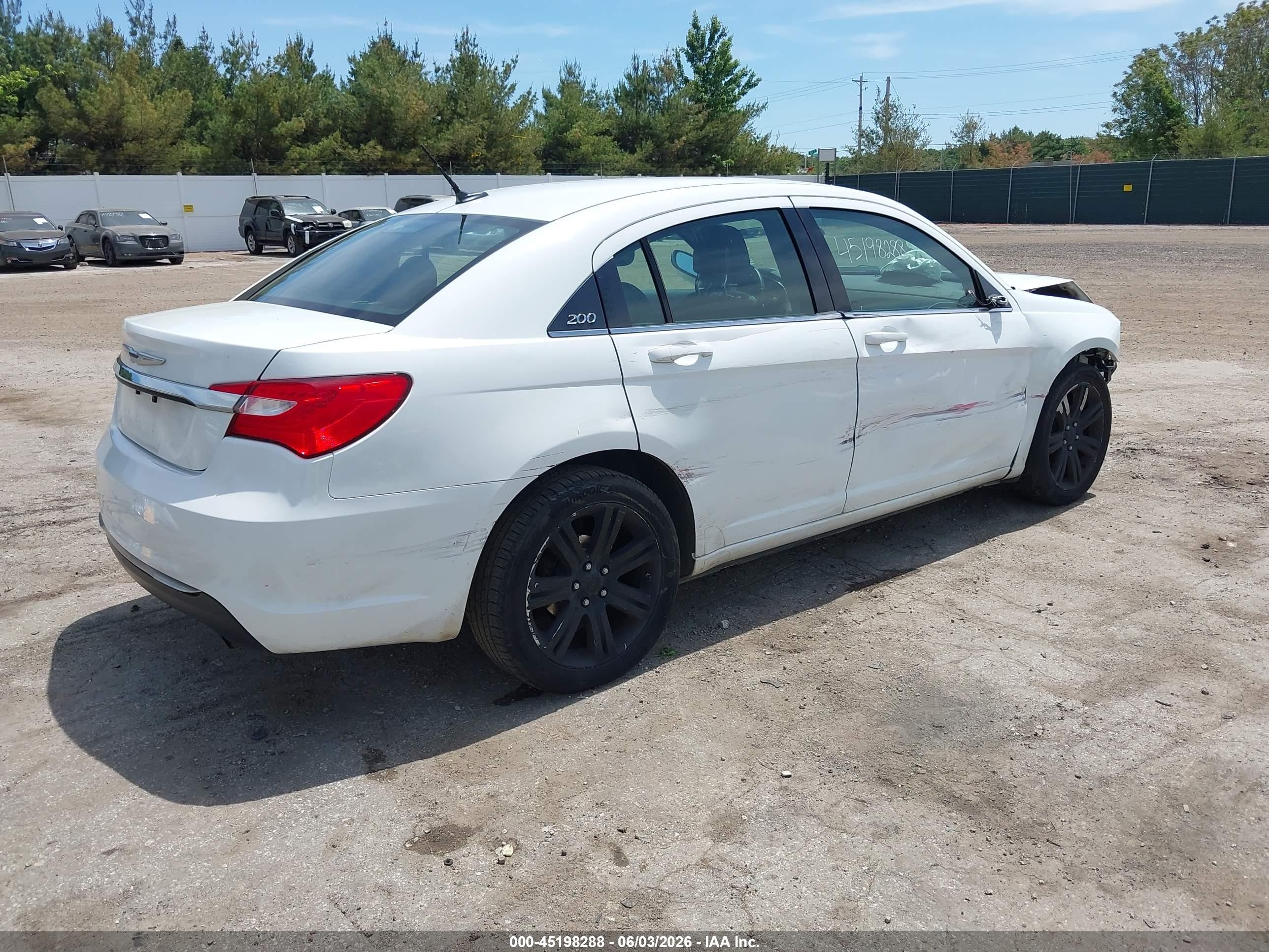 2013 Chrysler 200 Touring White vin: 1C3CCBBB8DN694495
