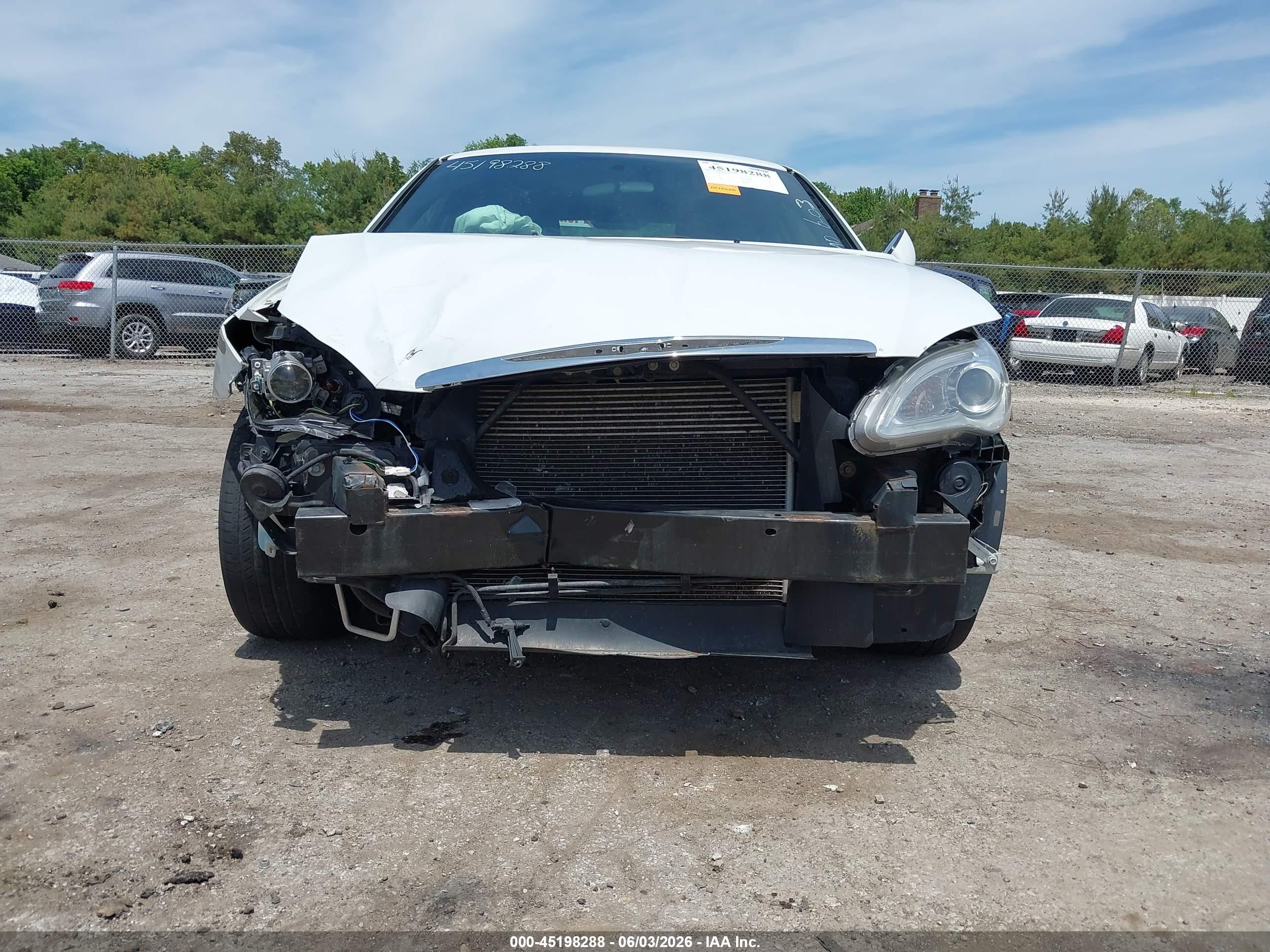 2013 Chrysler 200 Touring White vin: 1C3CCBBB8DN694495
