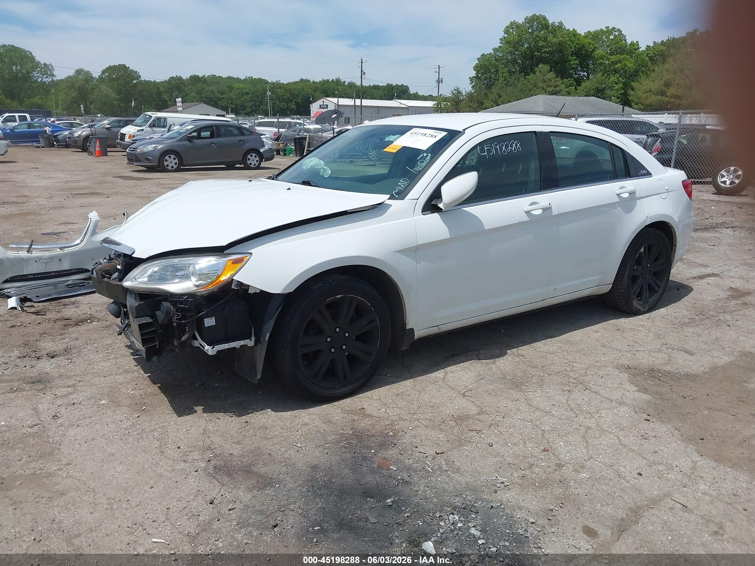 2013 Chrysler 200 Touring White vin: 1C3CCBBB8DN694495