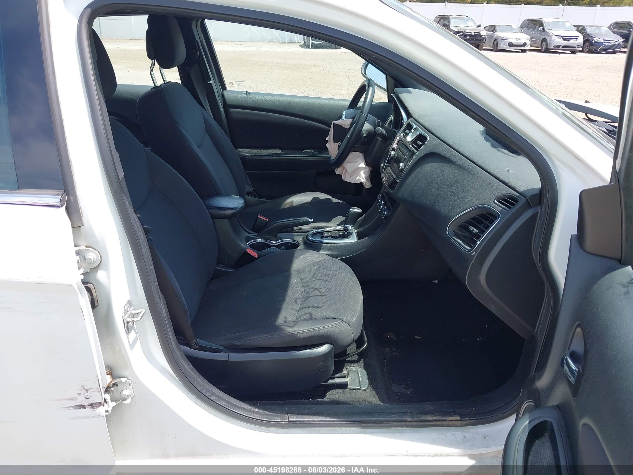 2013 Chrysler 200 Touring White vin: 1C3CCBBB8DN694495