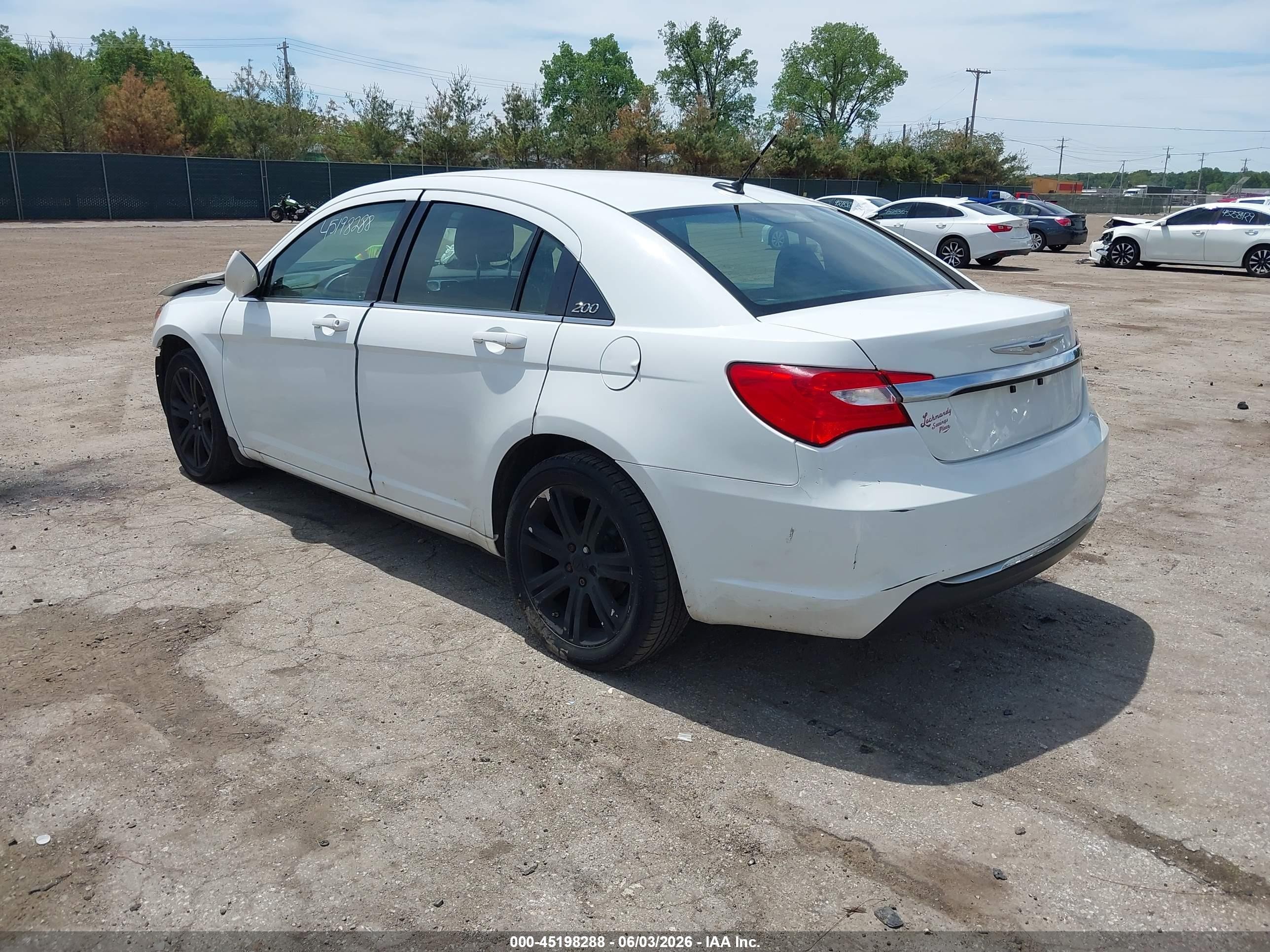 2013 Chrysler 200 Touring White vin: 1C3CCBBB8DN694495