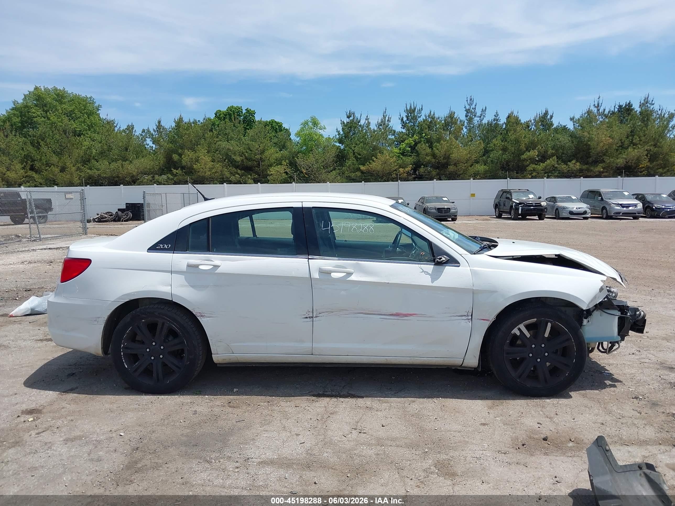 2013 Chrysler 200 Touring White vin: 1C3CCBBB8DN694495