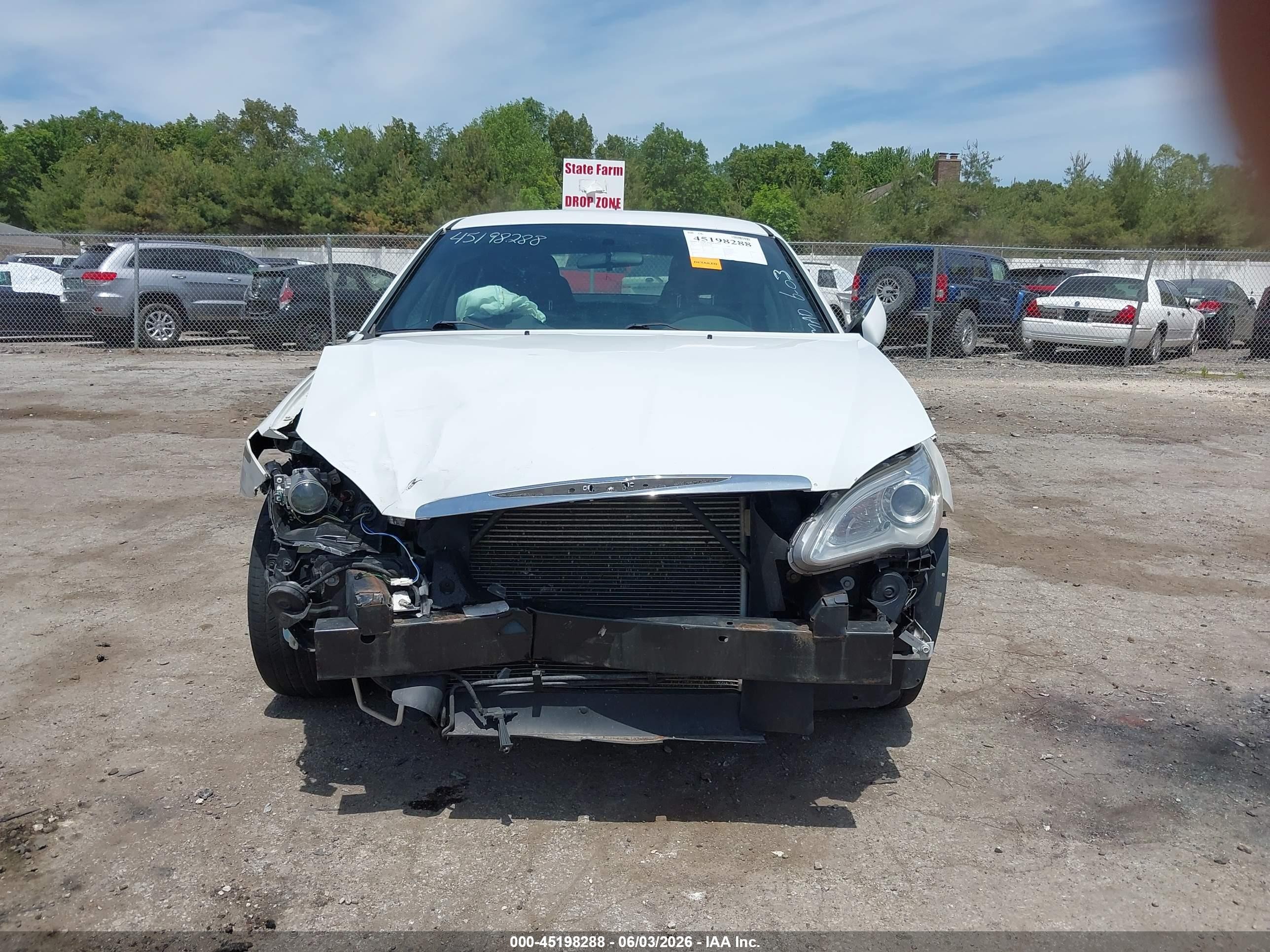 2013 Chrysler 200 Touring White vin: 1C3CCBBB8DN694495