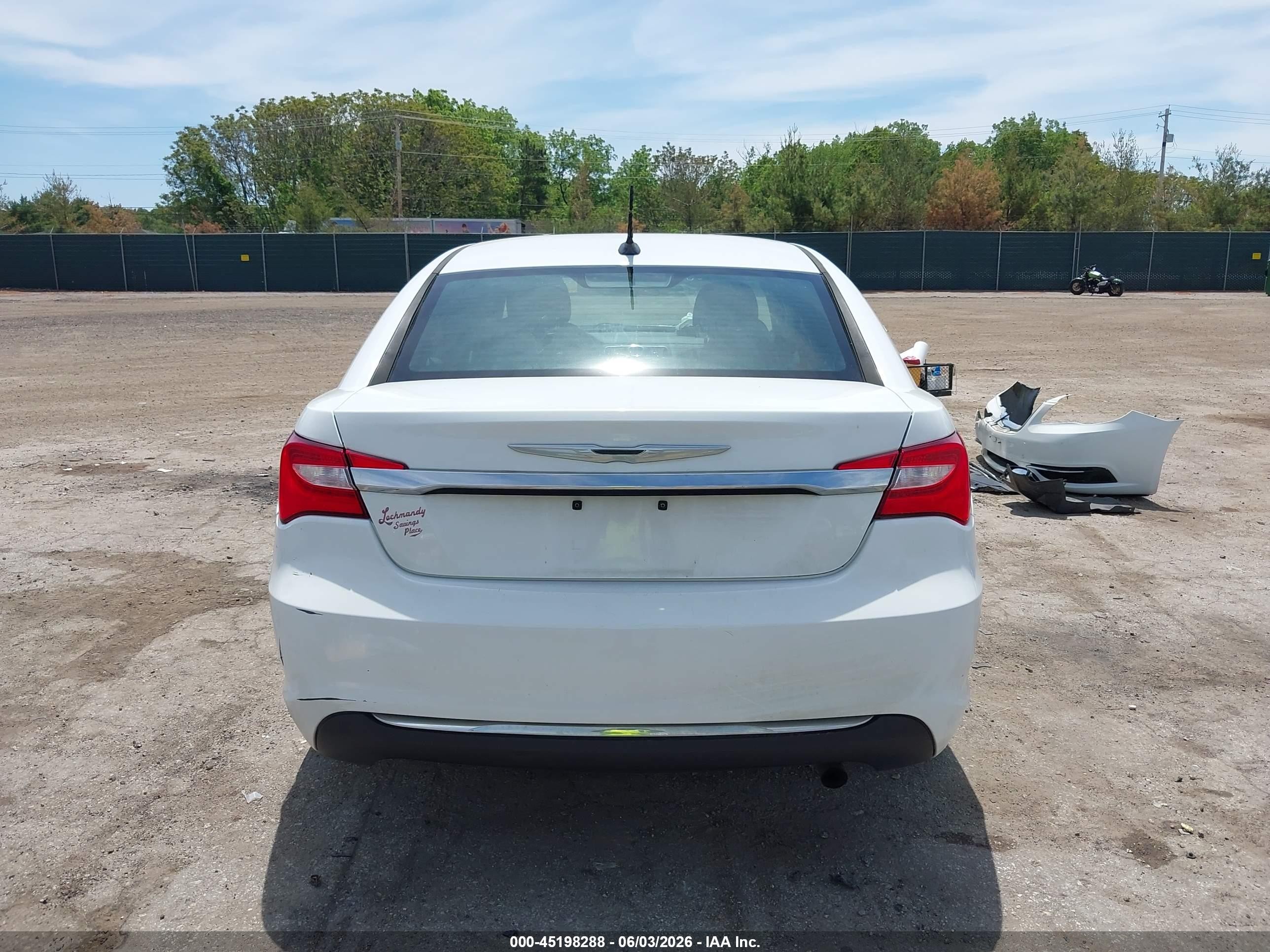 2013 Chrysler 200 Touring White vin: 1C3CCBBB8DN694495