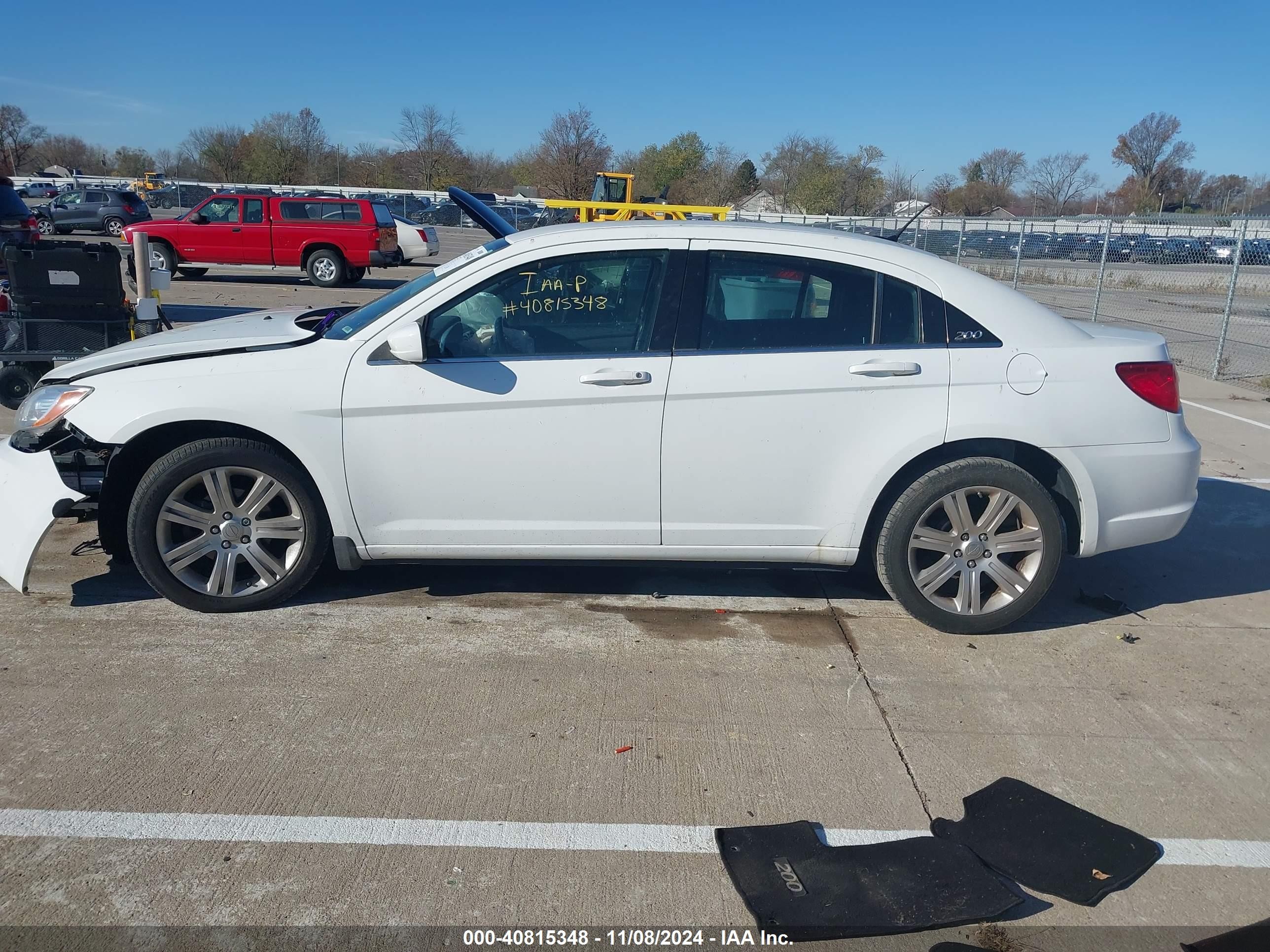 2013 Chrysler 200 Touring White vin: 1C3CCBBB8DN743534