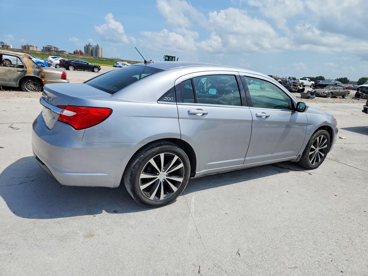 2014 Chrysler 200 Touring Серебряный vin: 1C3CCBBB8EN107617