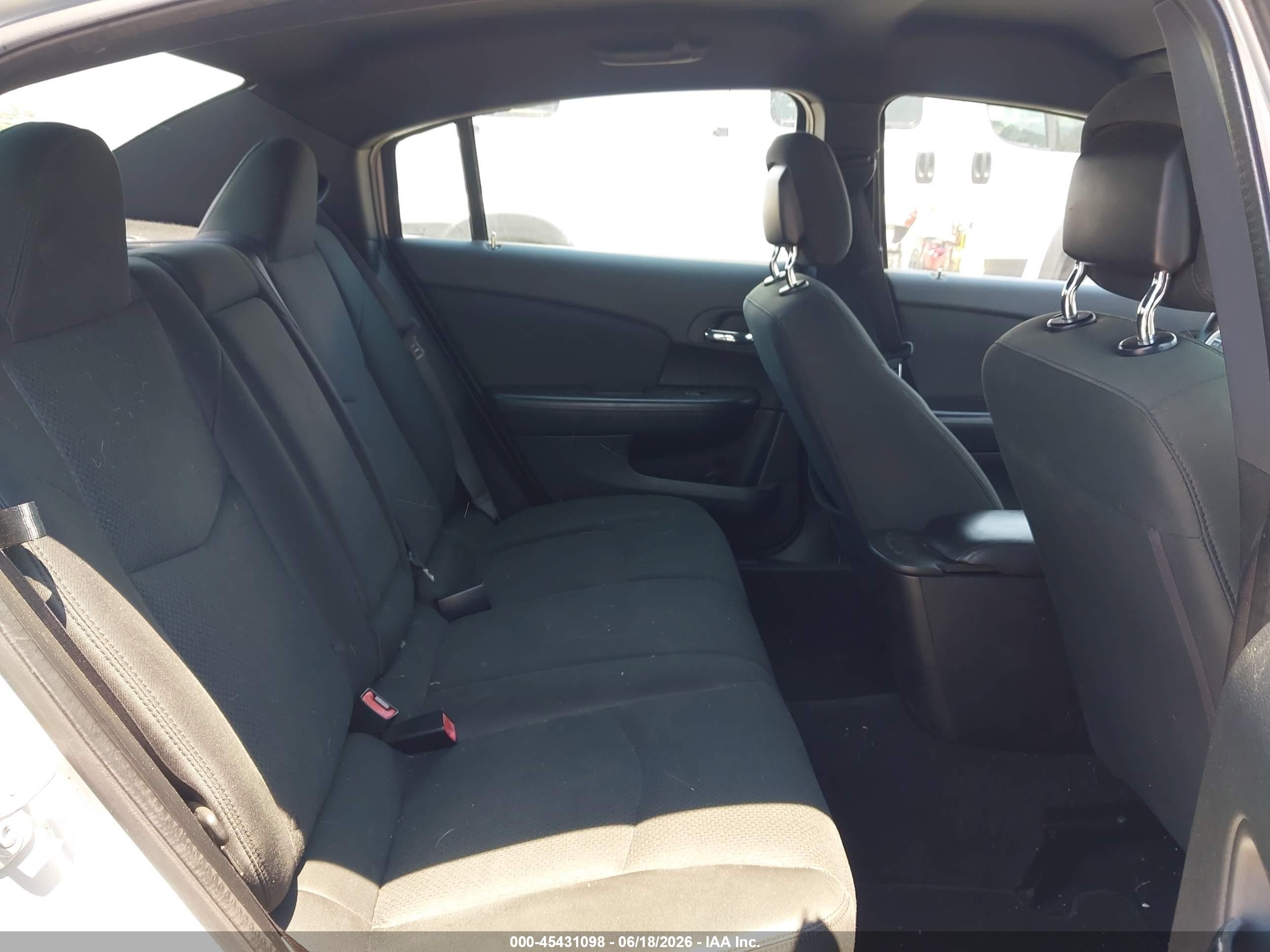 2012 Chrysler 200 Touring Серебряный vin: 1C3CCBBB9CN120132