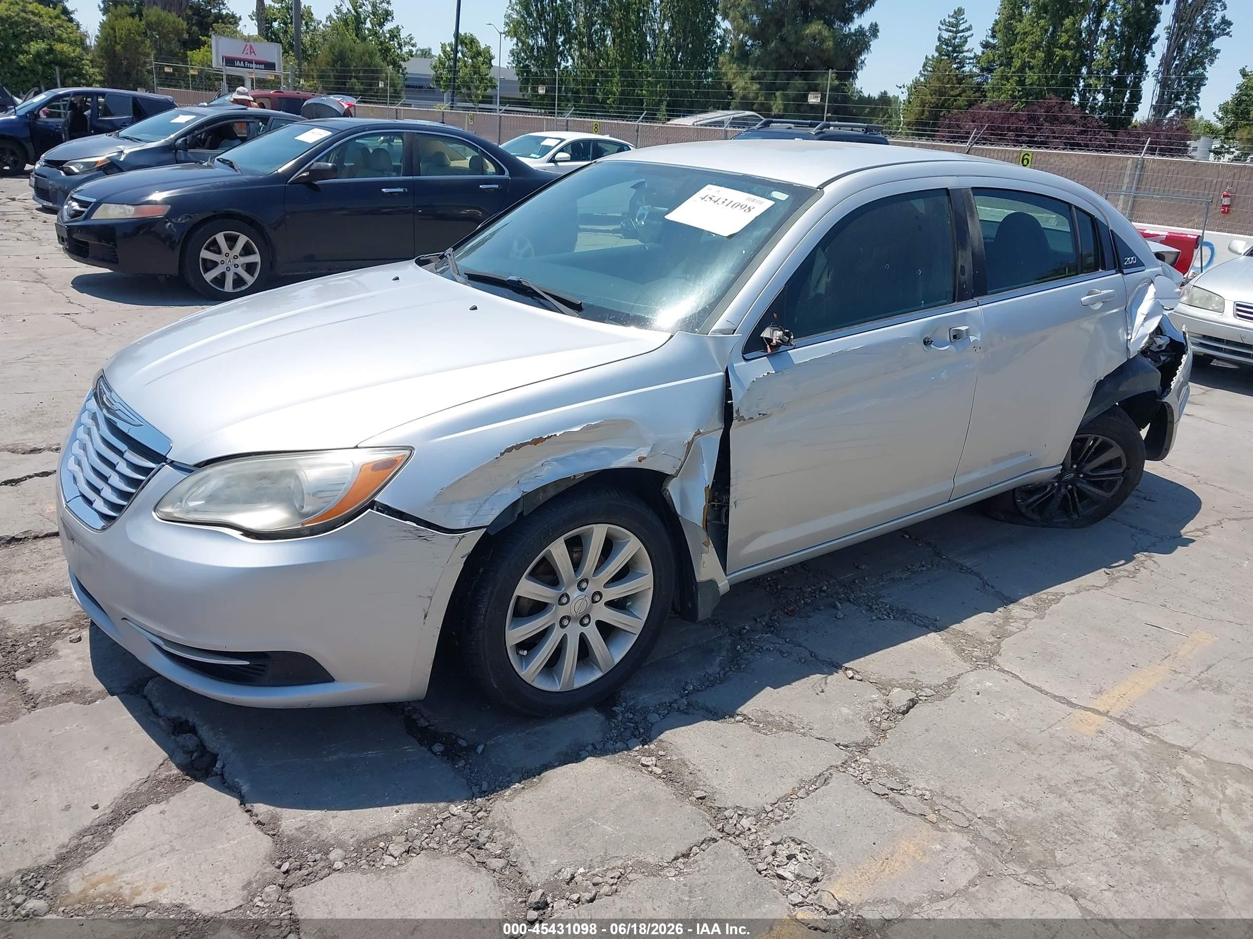 2012 Chrysler 200 Touring Серебряный vin: 1C3CCBBB9CN120132