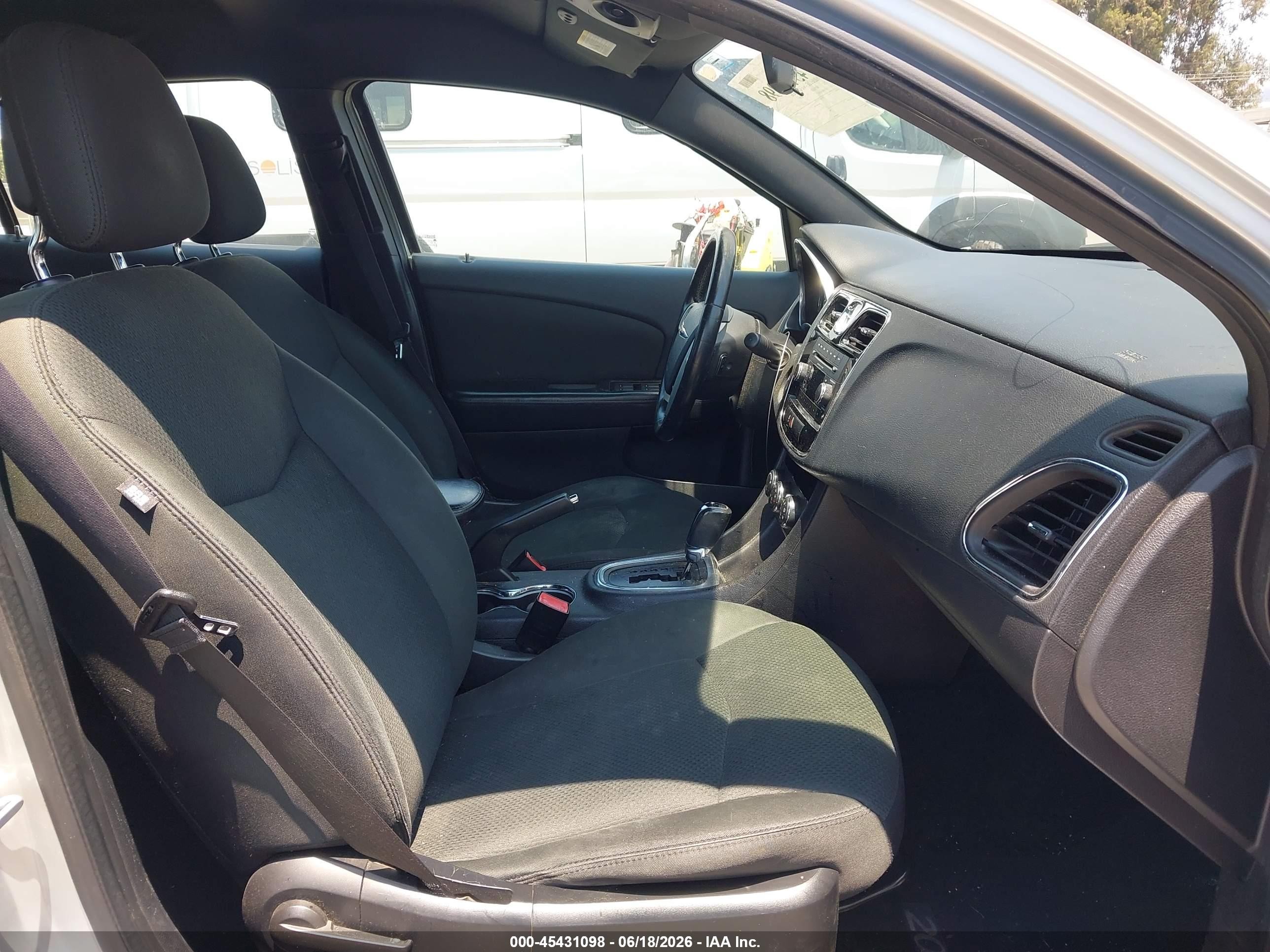2012 Chrysler 200 Touring Серебряный vin: 1C3CCBBB9CN120132