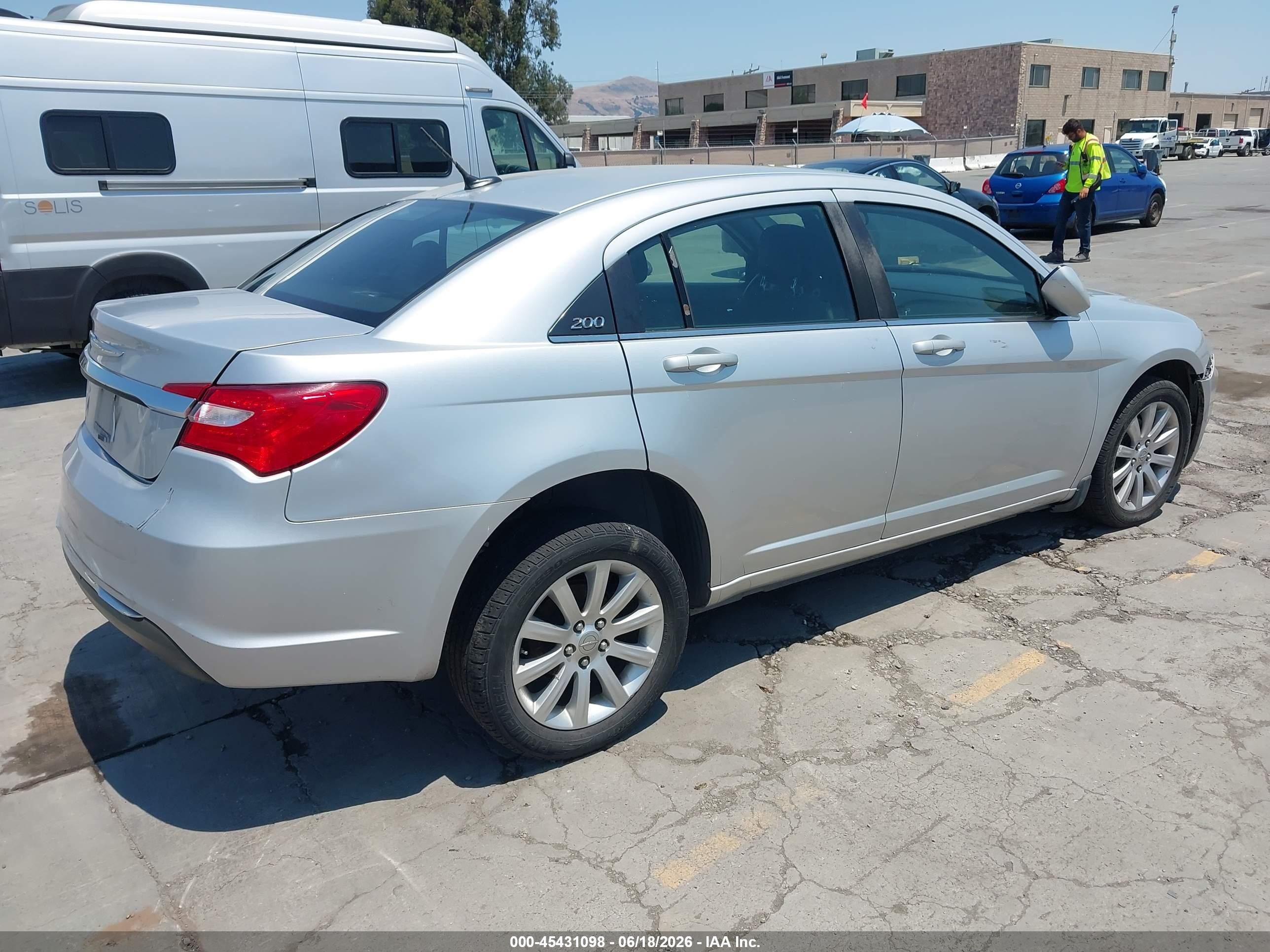 2012 Chrysler 200 Touring Серебряный vin: 1C3CCBBB9CN120132