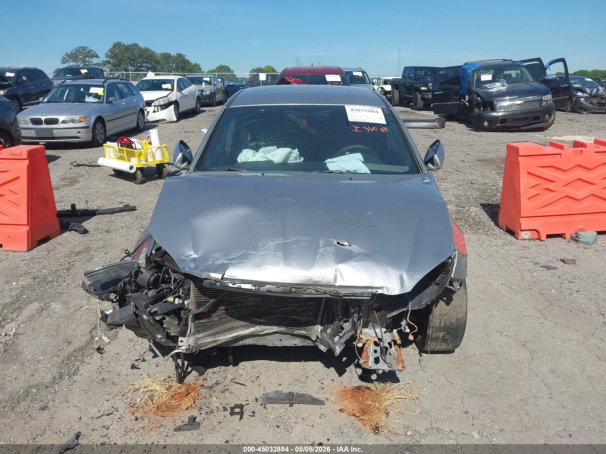 2013 Chrysler 200 Touring Silver vin: 1C3CCBBB9DN693923