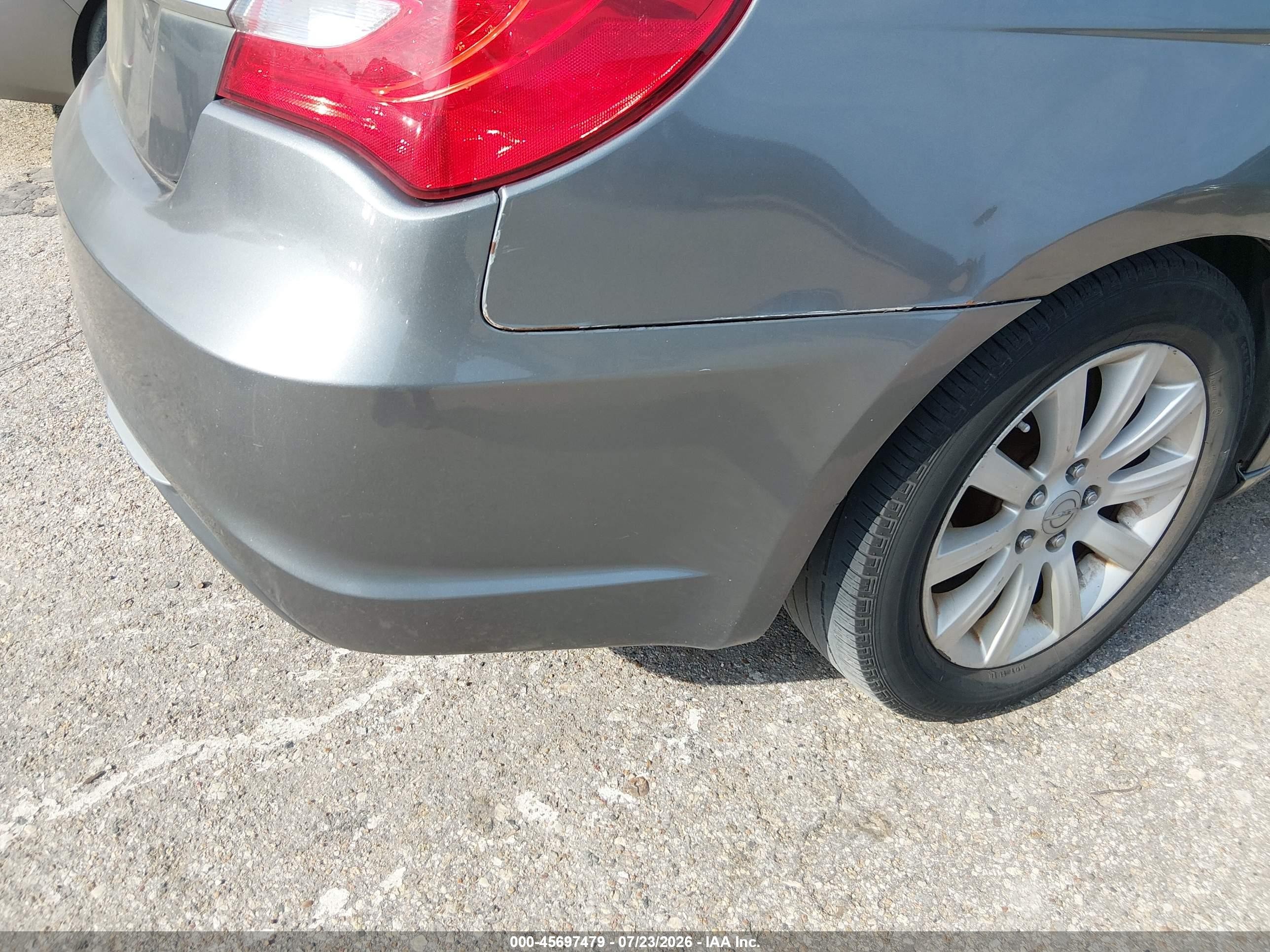 2013 Chrysler 200 Touring Gray vin: 1C3CCBBBXDN589800