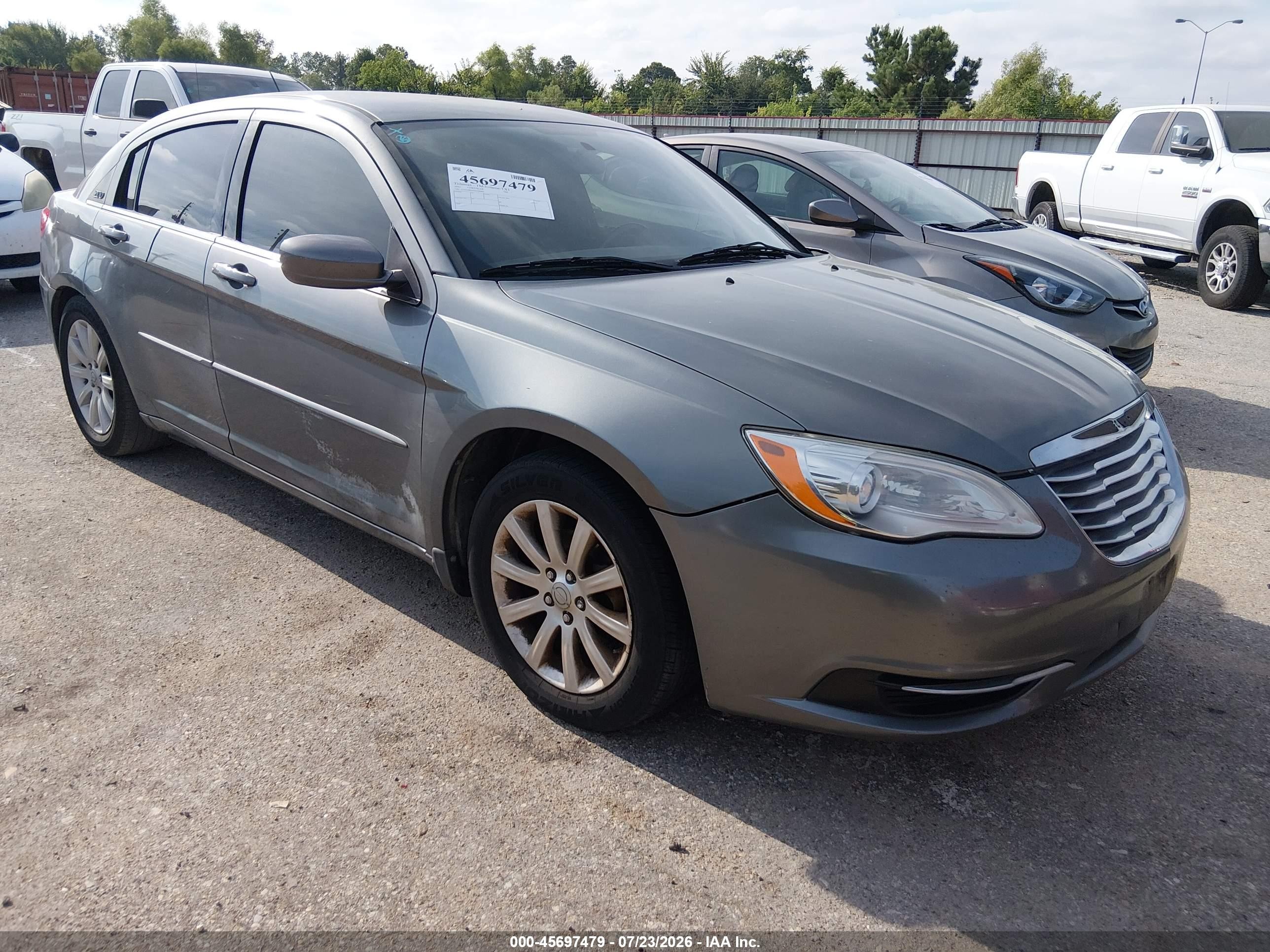 2013 Chrysler 200 Touring Gray vin: 1C3CCBBBXDN589800