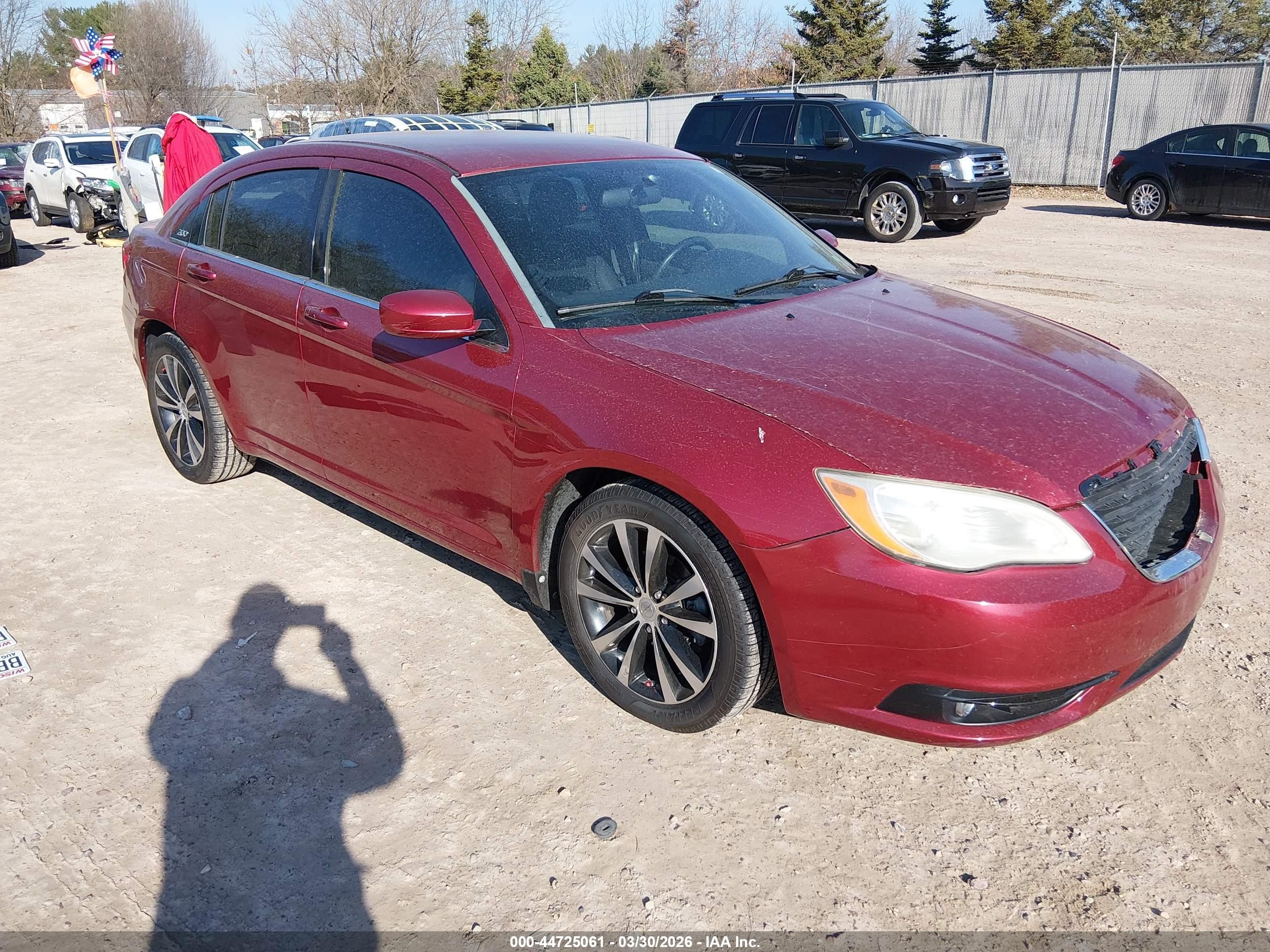 2013 Chrysler 200 Touring Maroon vin: 1C3CCBBG0DN728389