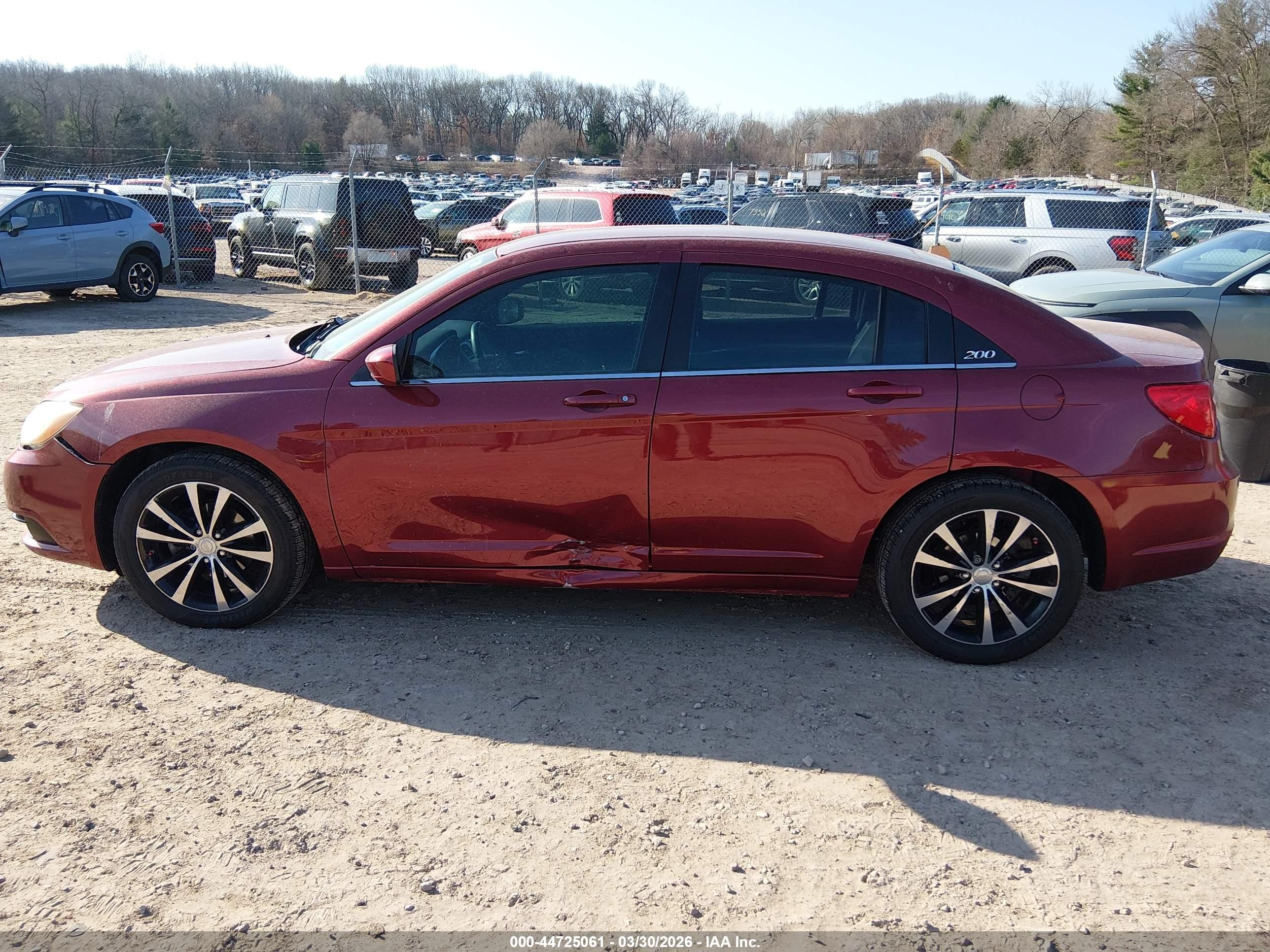 2013 Chrysler 200 Touring Maroon vin: 1C3CCBBG0DN728389