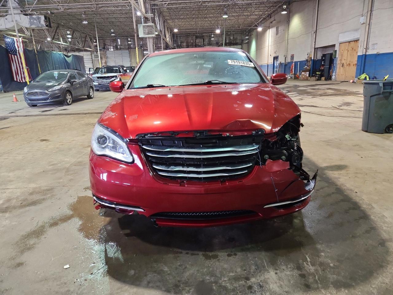 2014 Chrysler 200 Touring Red vin: 1C3CCBBG0EN115075