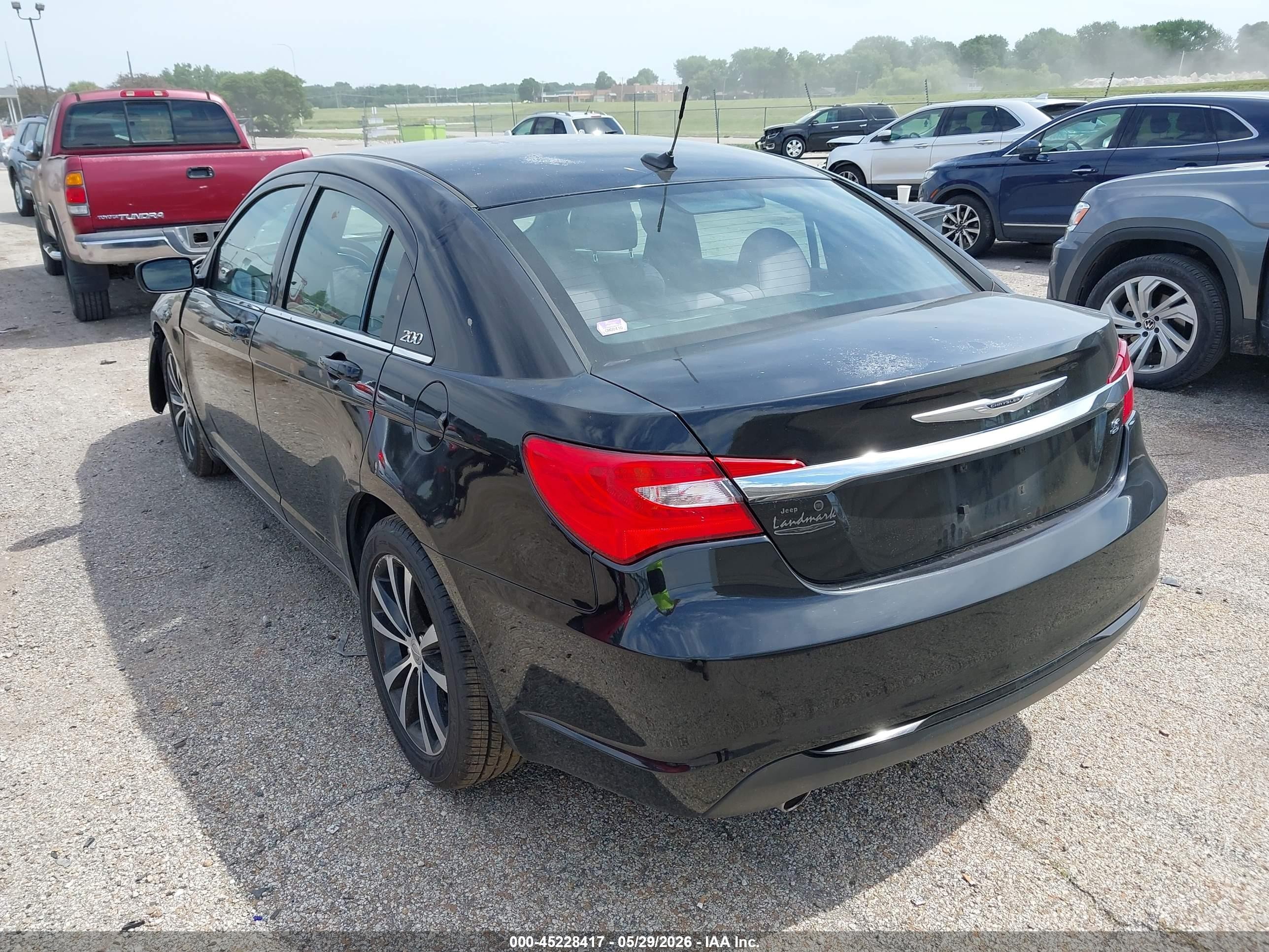 2014 Chrysler 200 Touring Черный vin: 1C3CCBBG1EN159540