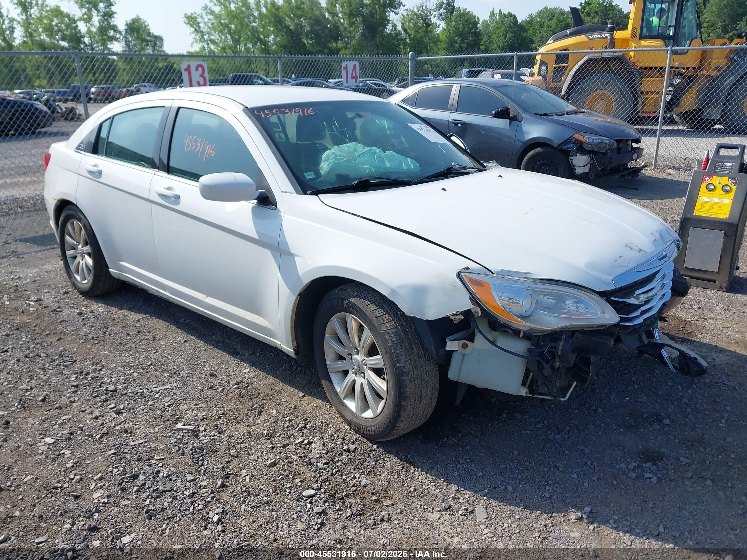 2014 Chrysler 200 Touring White vin: 1C3CCBBG2EN106569