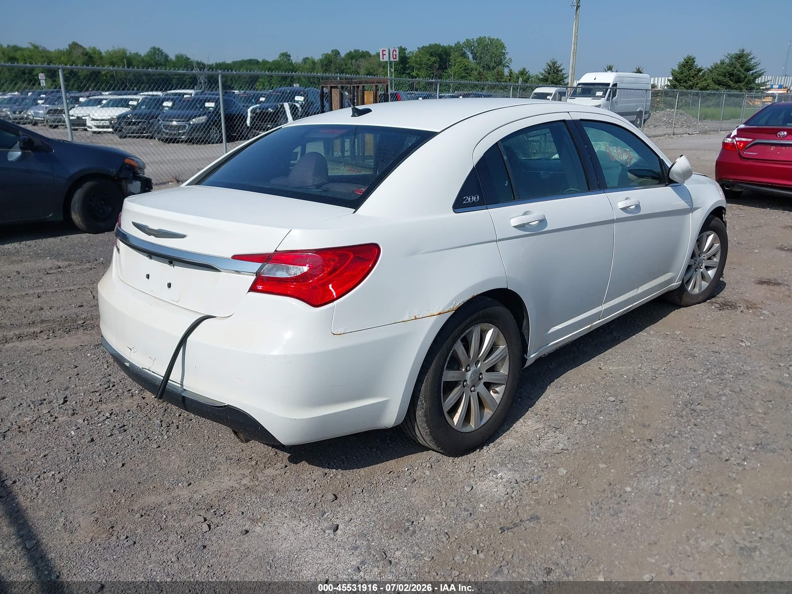 2014 Chrysler 200 Touring White vin: 1C3CCBBG2EN106569