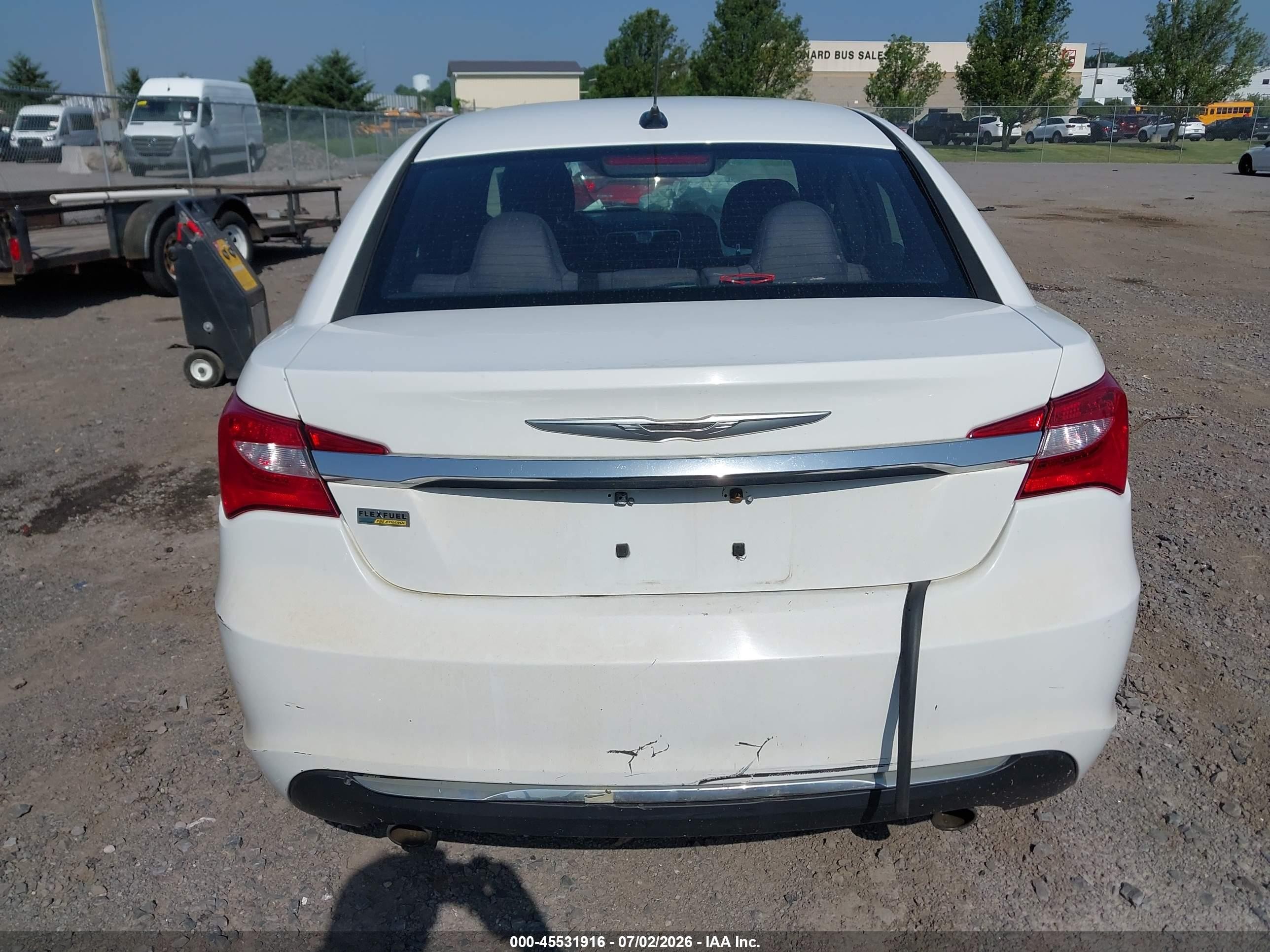 2014 Chrysler 200 Touring White vin: 1C3CCBBG2EN106569
