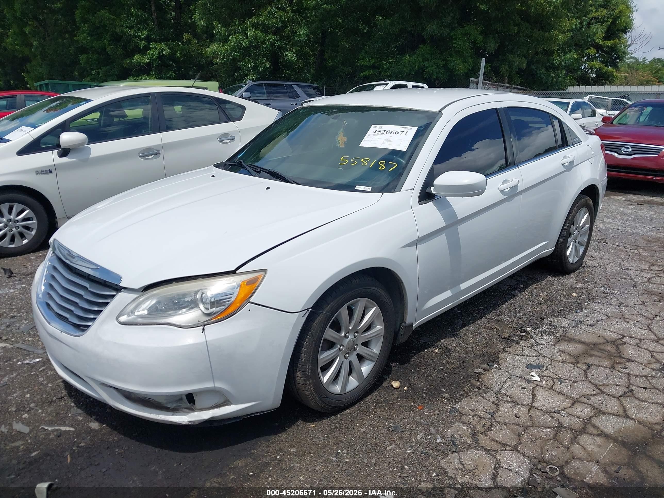 2013 Chrysler 200 Touring White vin: 1C3CCBBG3DN558187