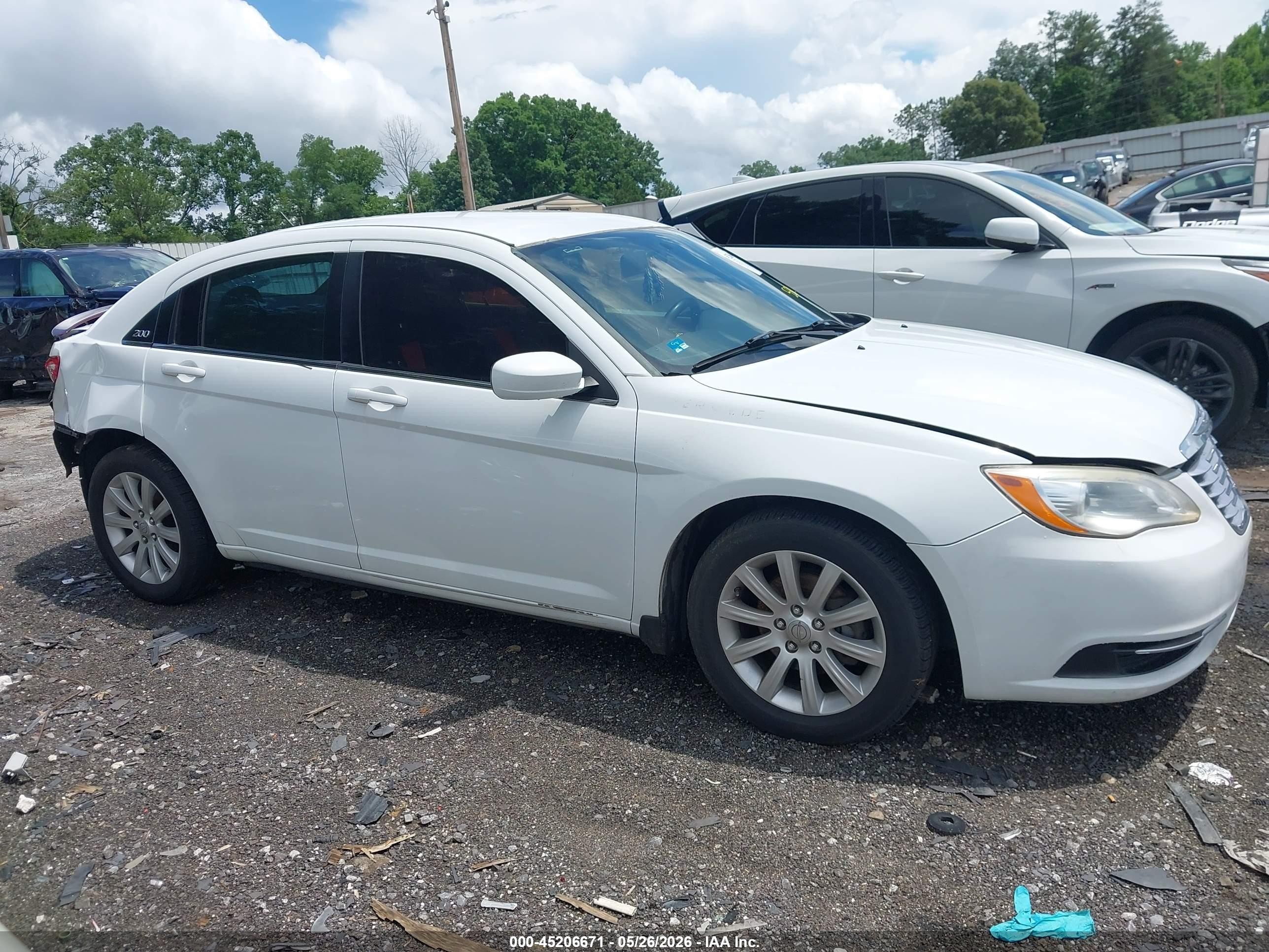2013 Chrysler 200 Touring White vin: 1C3CCBBG3DN558187