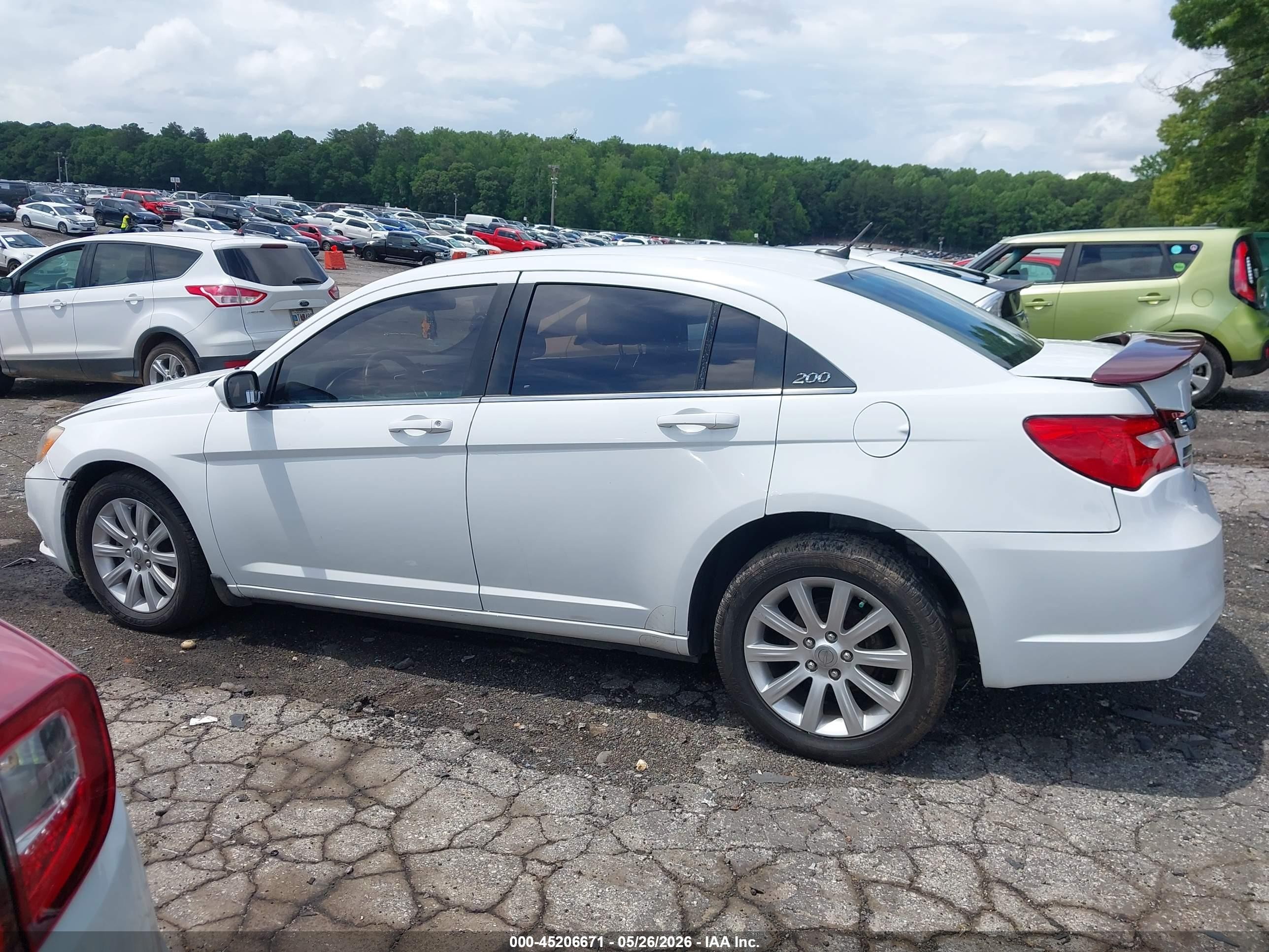 2013 Chrysler 200 Touring White vin: 1C3CCBBG3DN558187