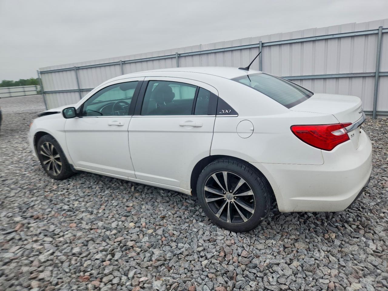2013 Chrysler 200 Touring White vin: 1C3CCBBG3DN738253