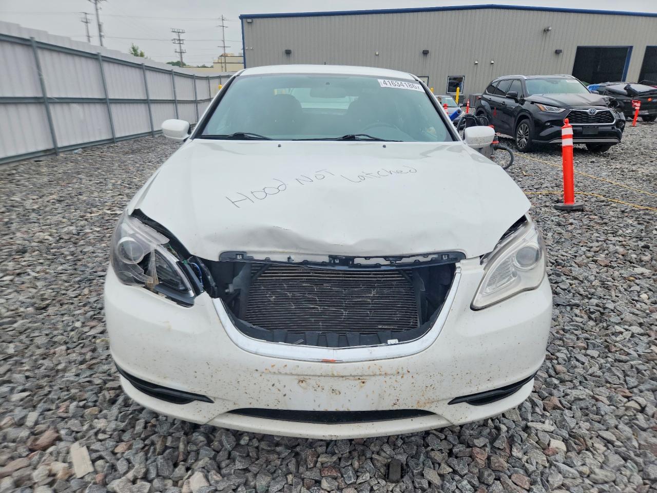 2013 Chrysler 200 Touring White vin: 1C3CCBBG3DN738253
