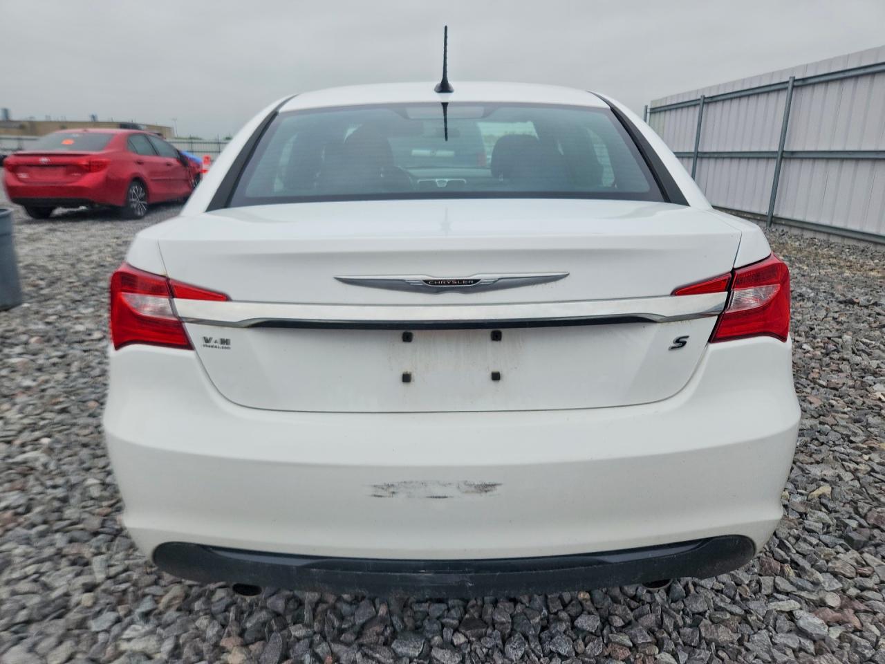 2013 Chrysler 200 Touring White vin: 1C3CCBBG3DN738253