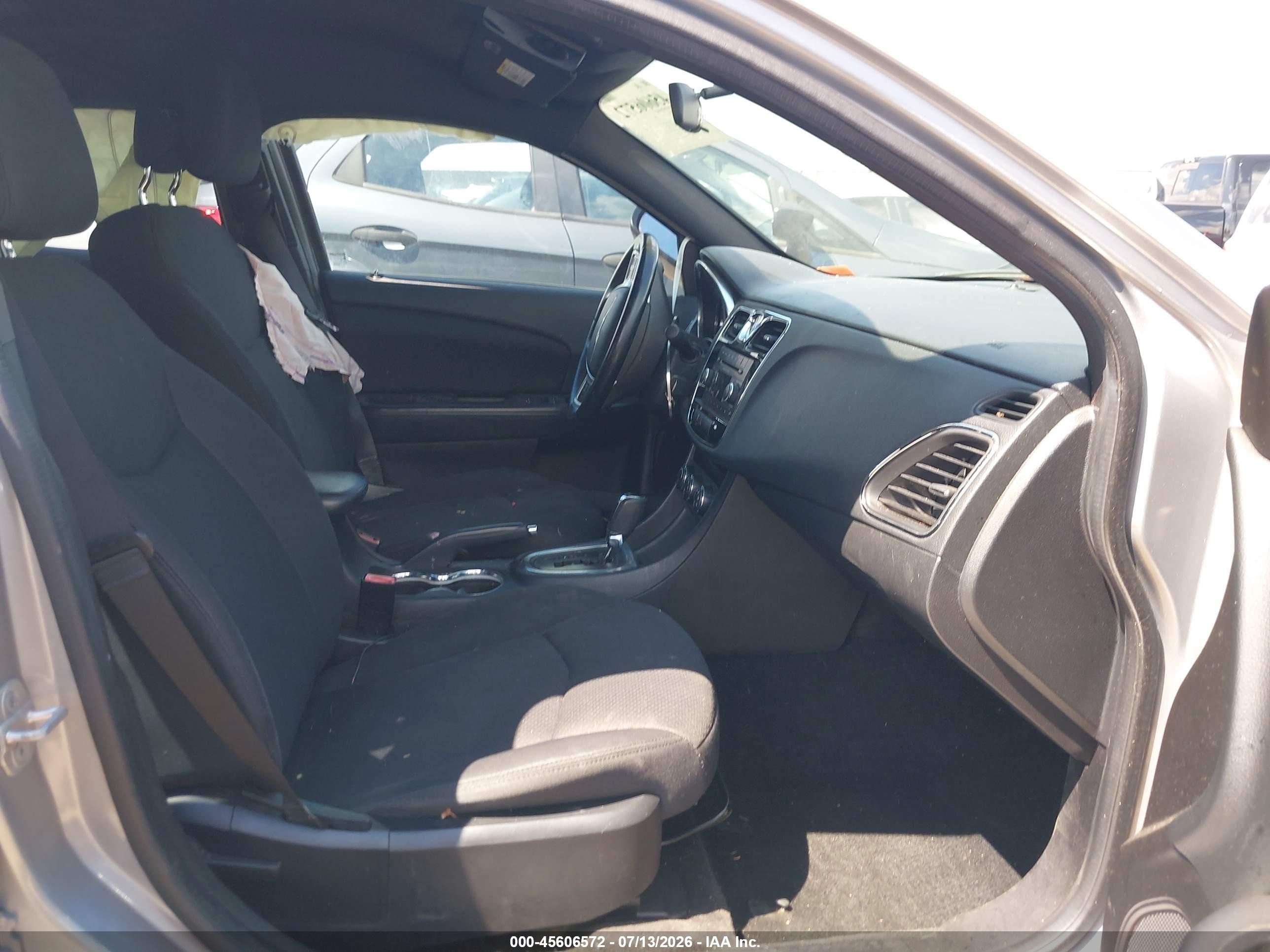 2014 Chrysler 200 Touring Серебряный vin: 1C3CCBBG3EN105897