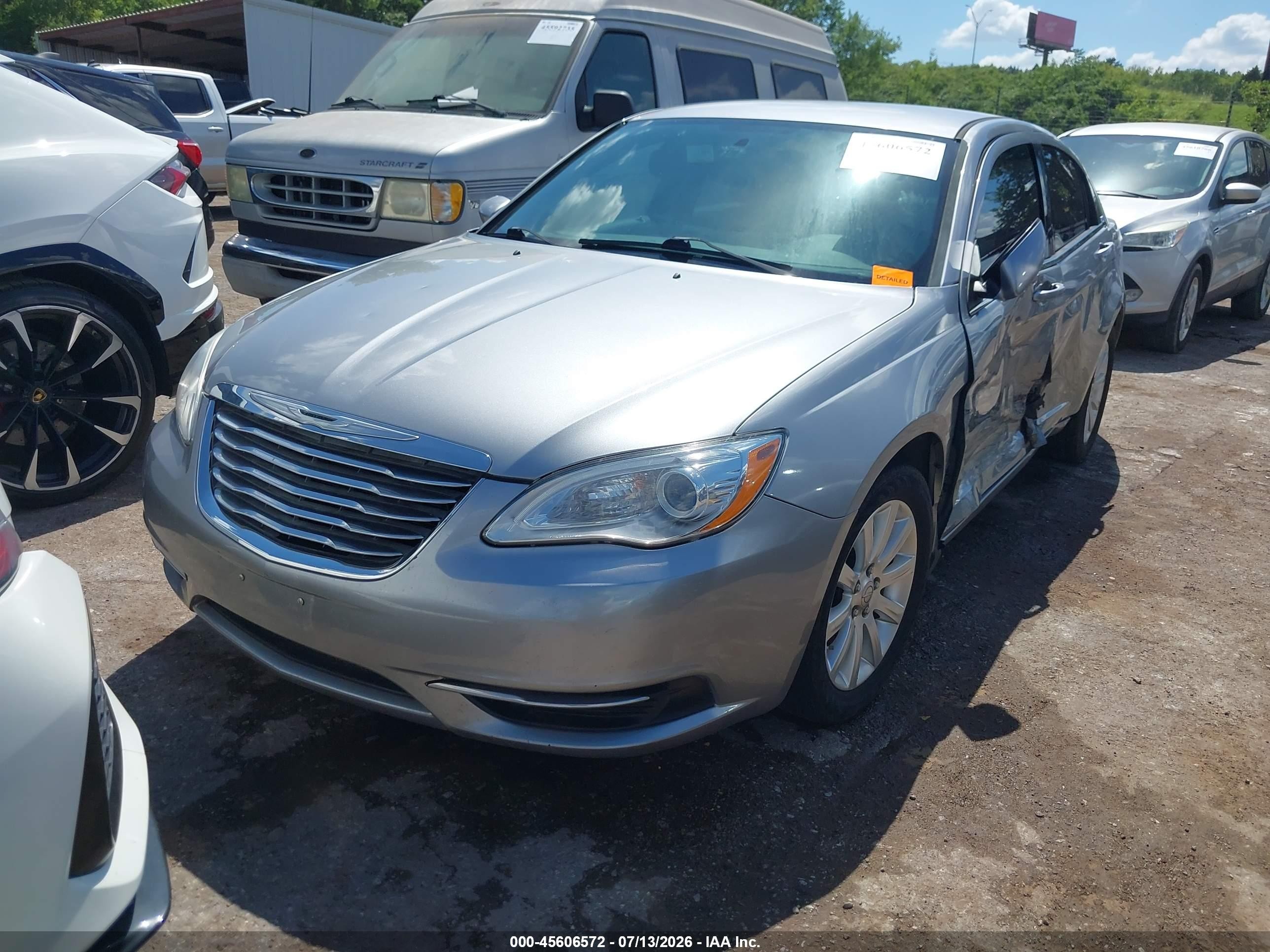 2014 Chrysler 200 Touring Серебряный vin: 1C3CCBBG3EN105897