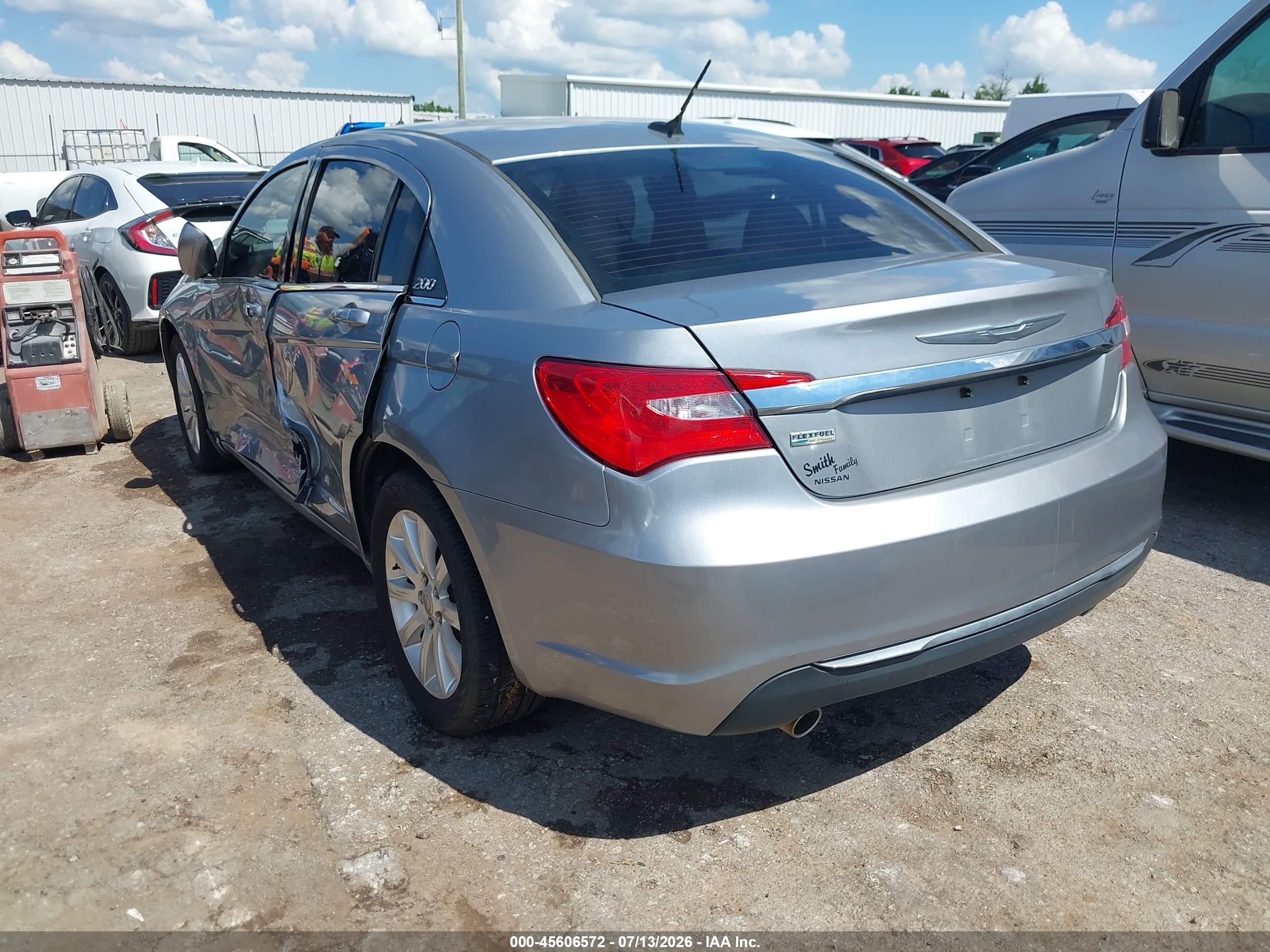 2014 Chrysler 200 Touring Серебряный vin: 1C3CCBBG3EN105897